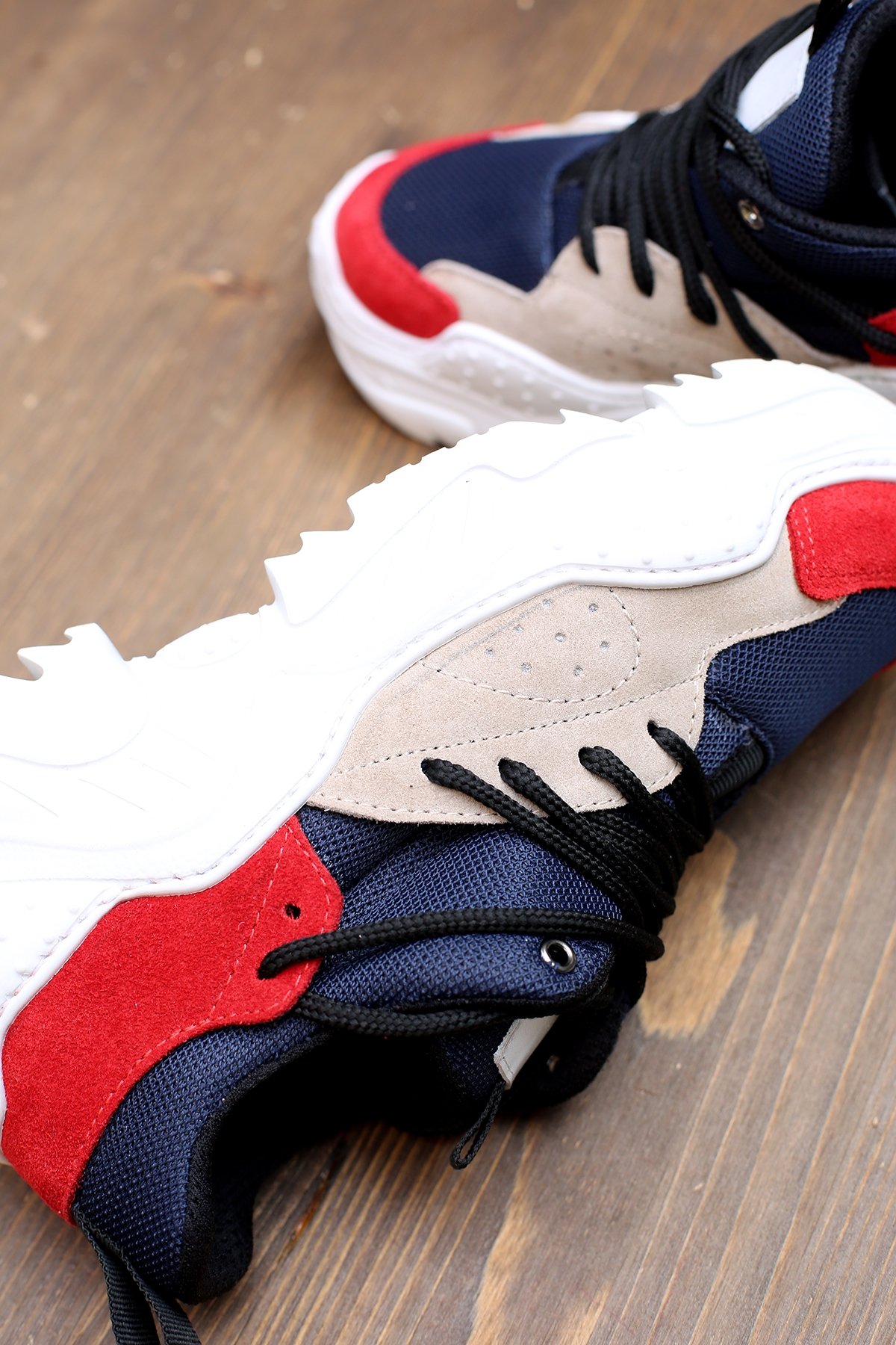 Lacivert Kırmızı Detaylı Sneaker
