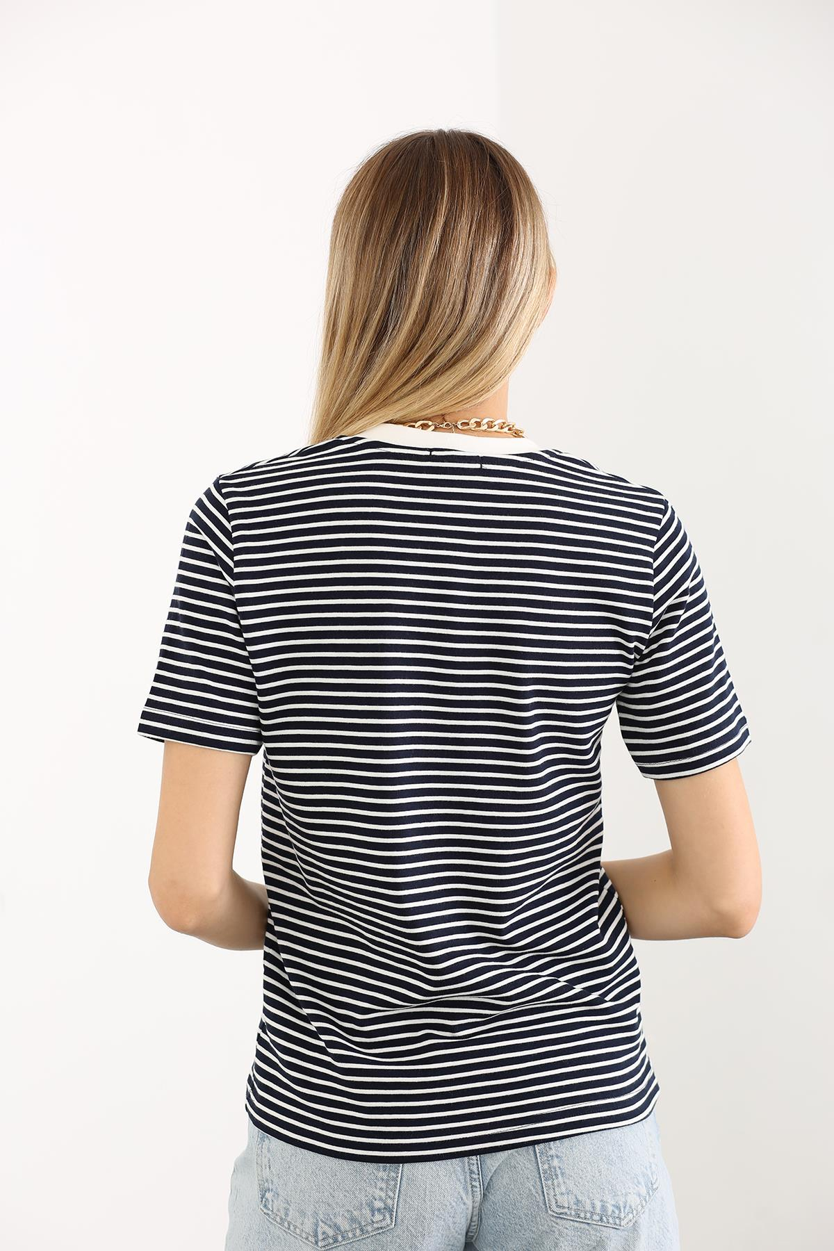 Lacivert V Yaka Çizgili Tshirt 