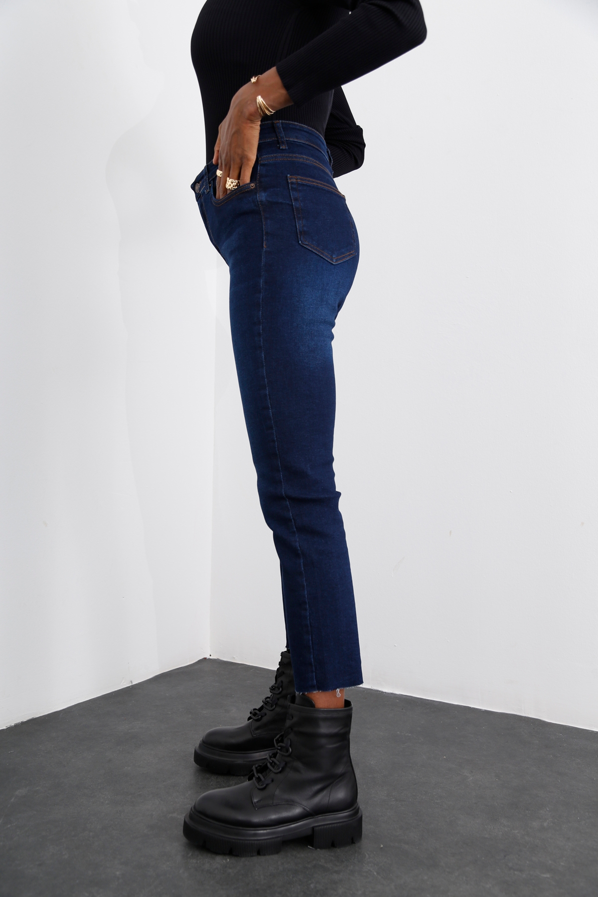 Lacivert Yüksek Bel Kesik Paça Boyfit Jean 