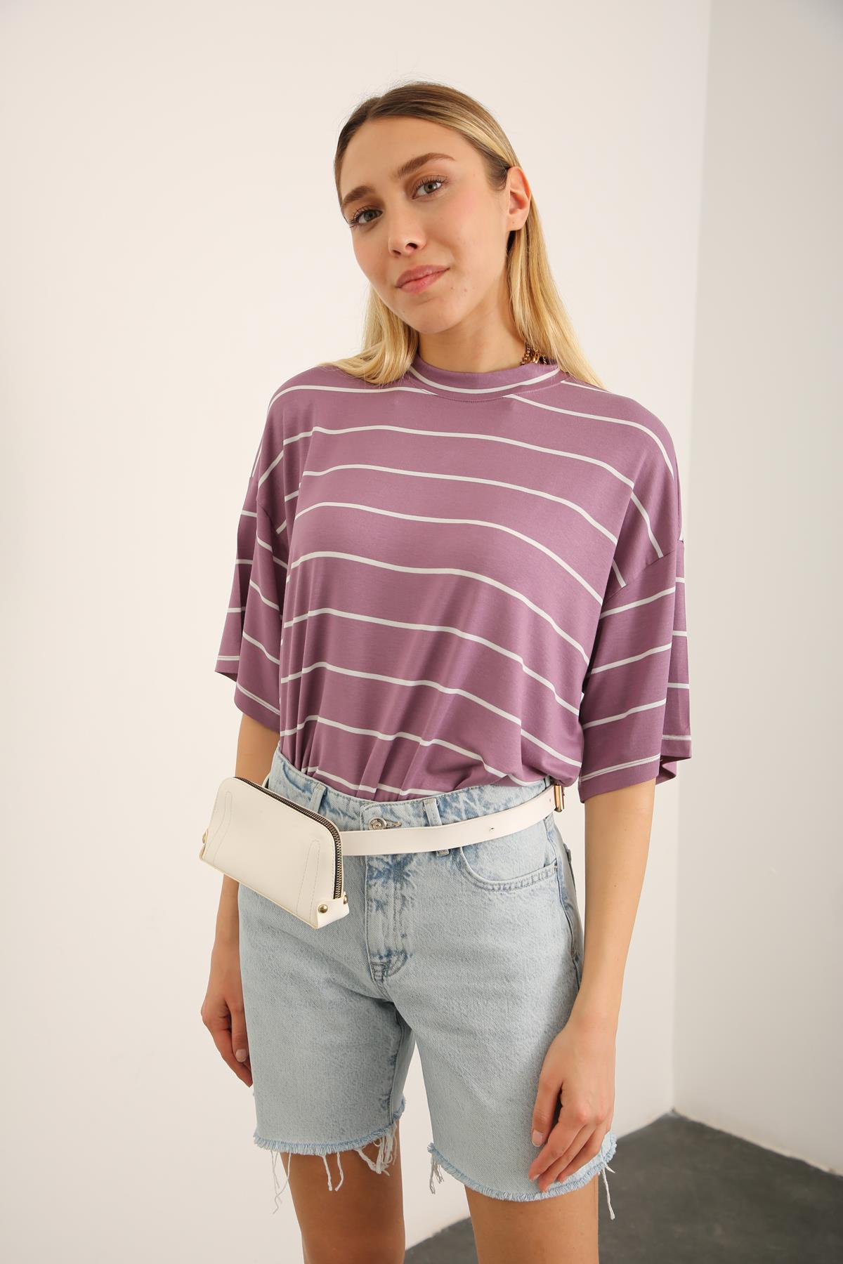 Lila Bisiklet Yaka Çizgili Tshirt 