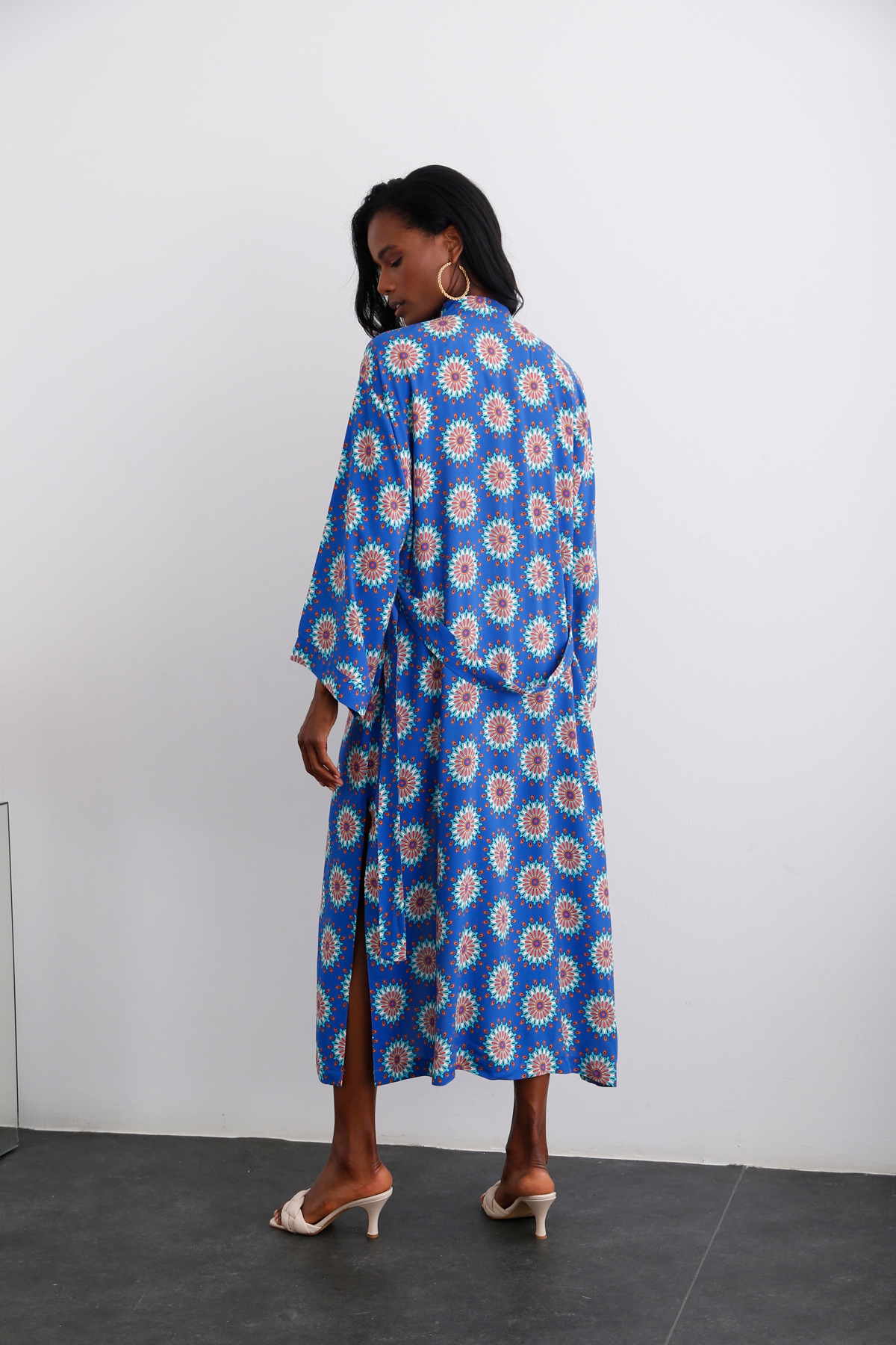 Mavi Desenli Yırtmaçlı Kimono 0733
