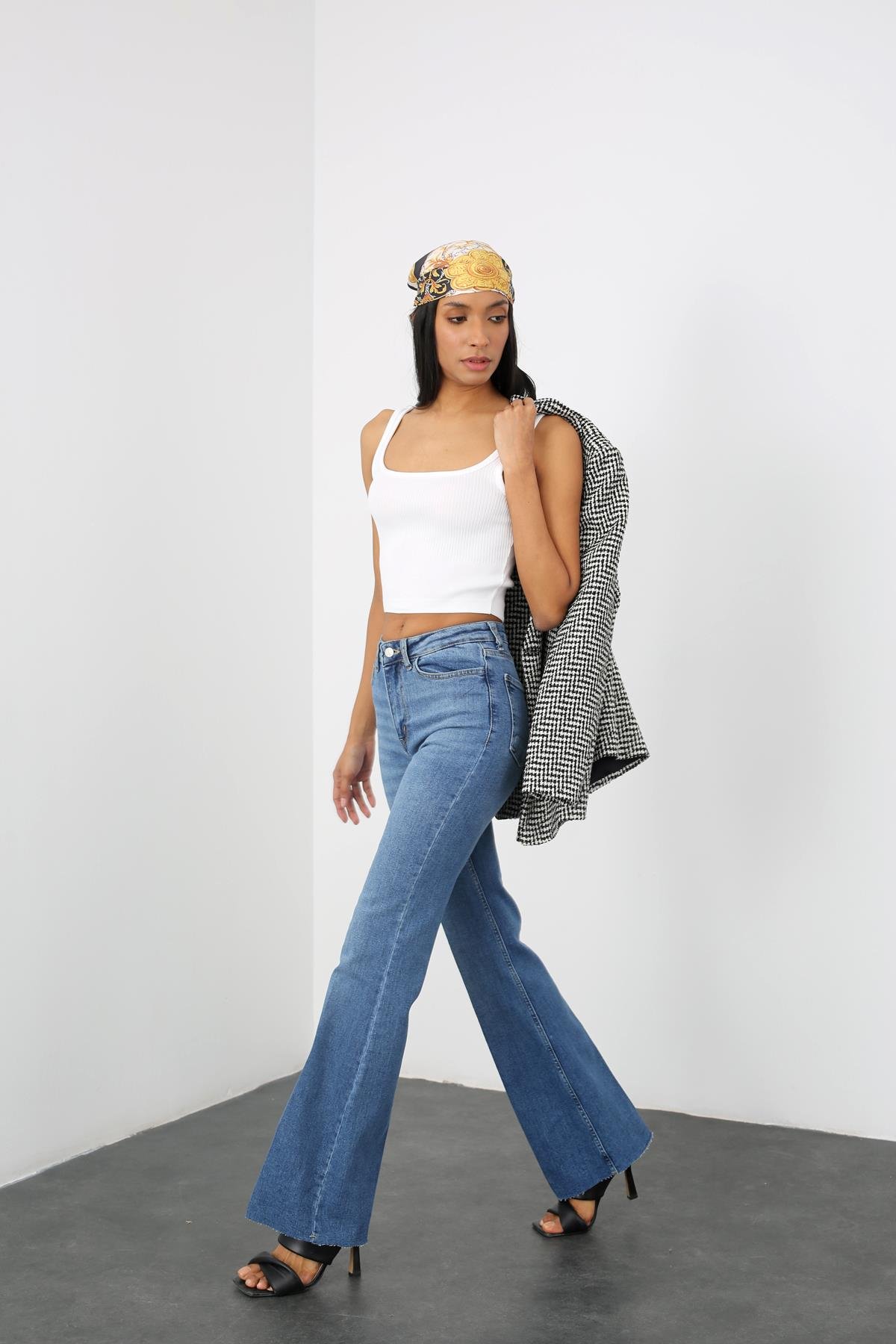 Mavi Ultra Yüksek Bel Kesik Paça Jean 228124