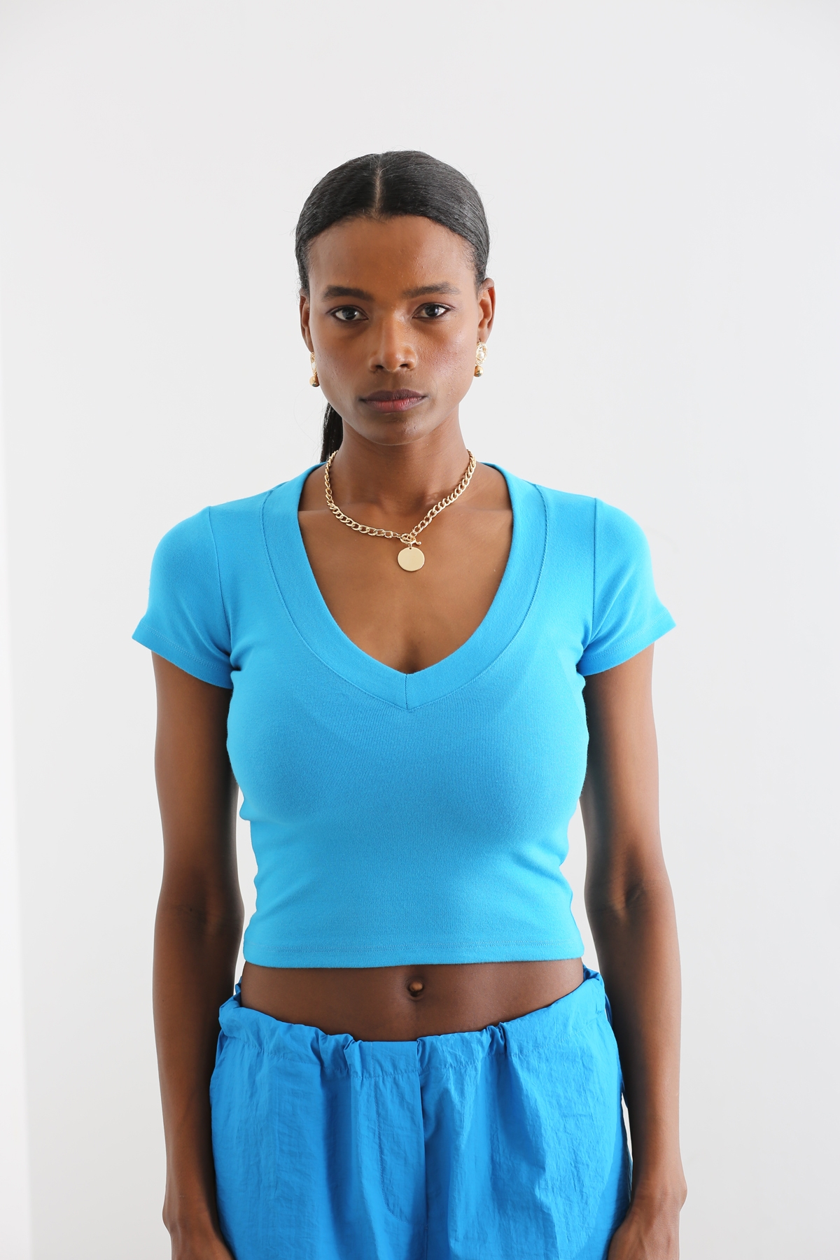 Mavi V Yaka Kısa Kol Crop Tshirt 210133