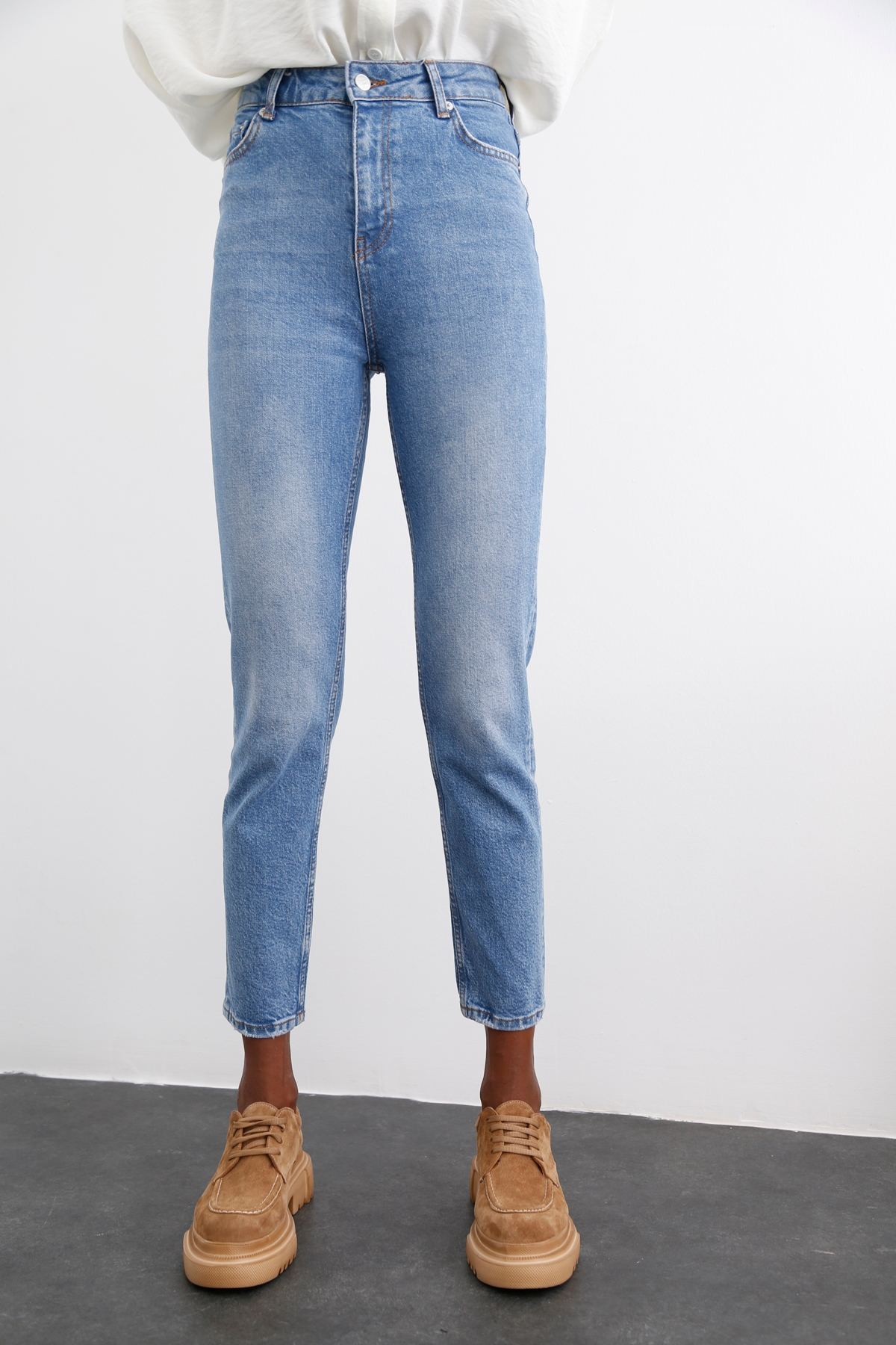 Mavi Yüksek Bel Likralı Mom Fit Jean 