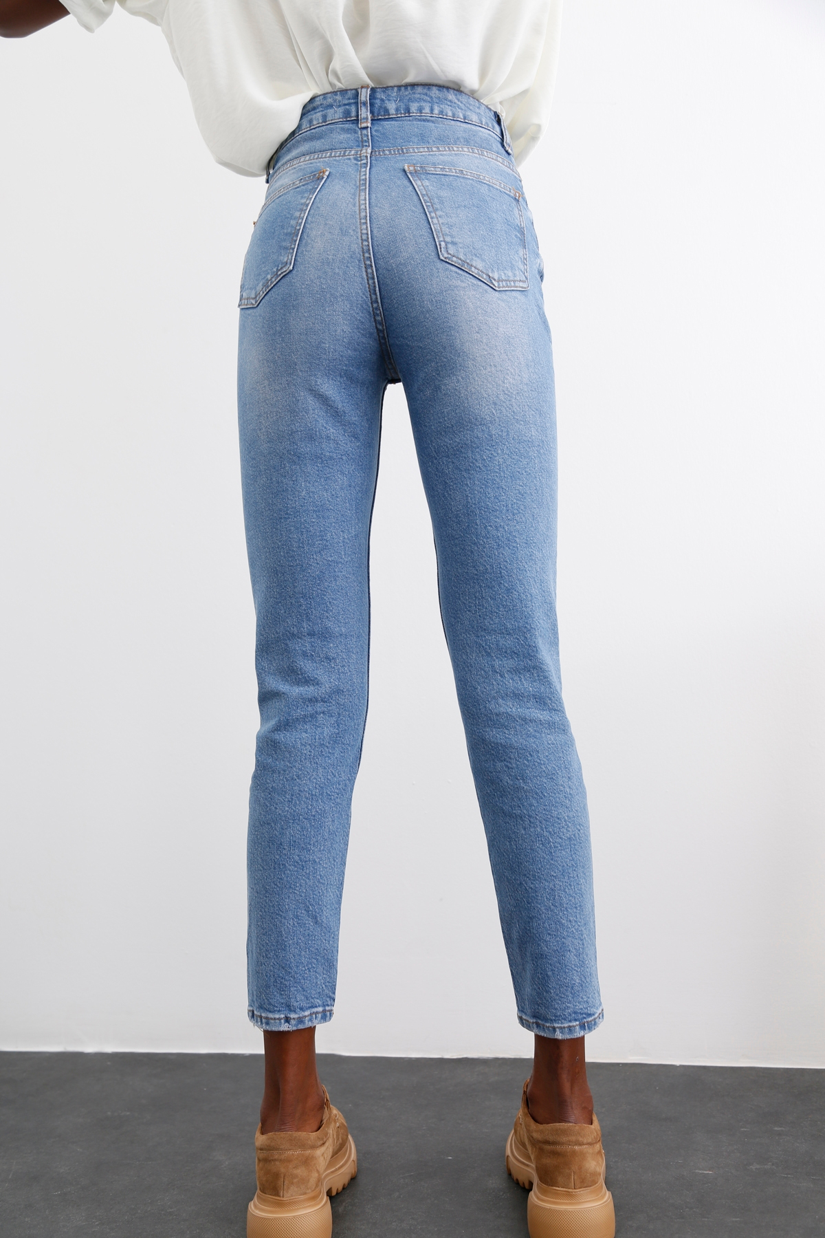 Mavi Yüksek Bel Likralı Mom Fit Jean 