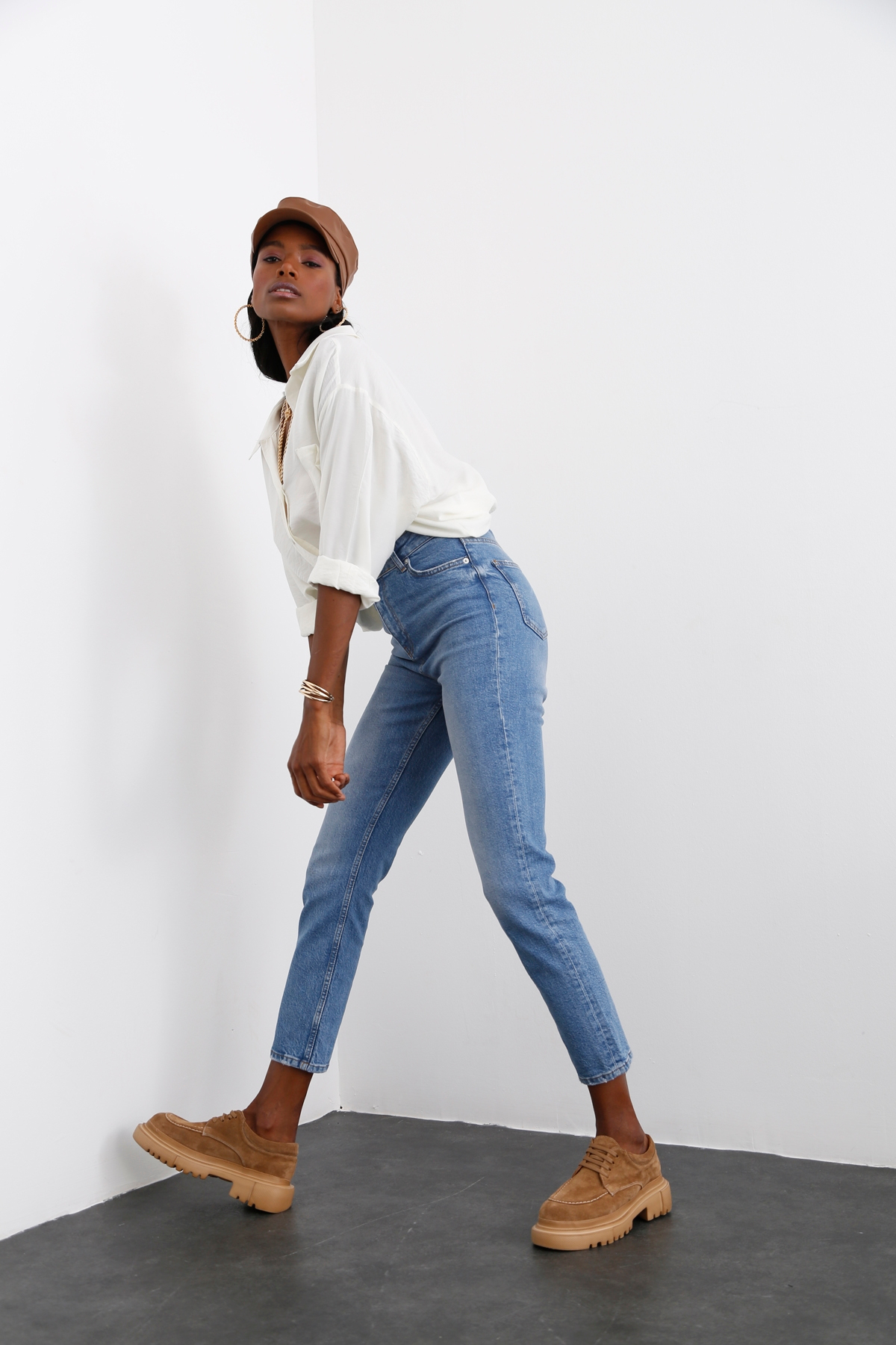 Mavi Yüksek Bel Likralı Mom Fit Jean 