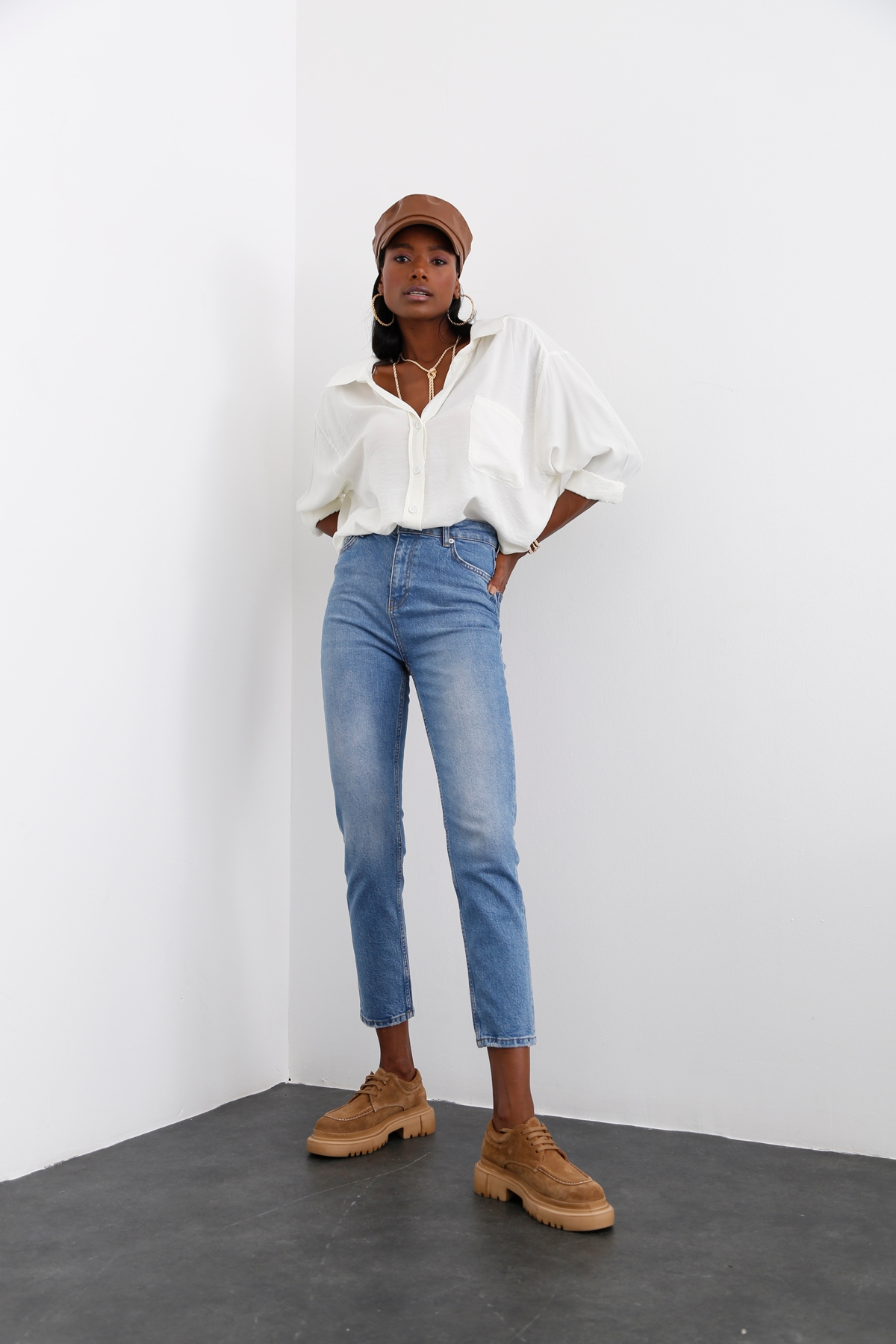 Mavi Yüksek Bel Likralı Mom Fit Jean 