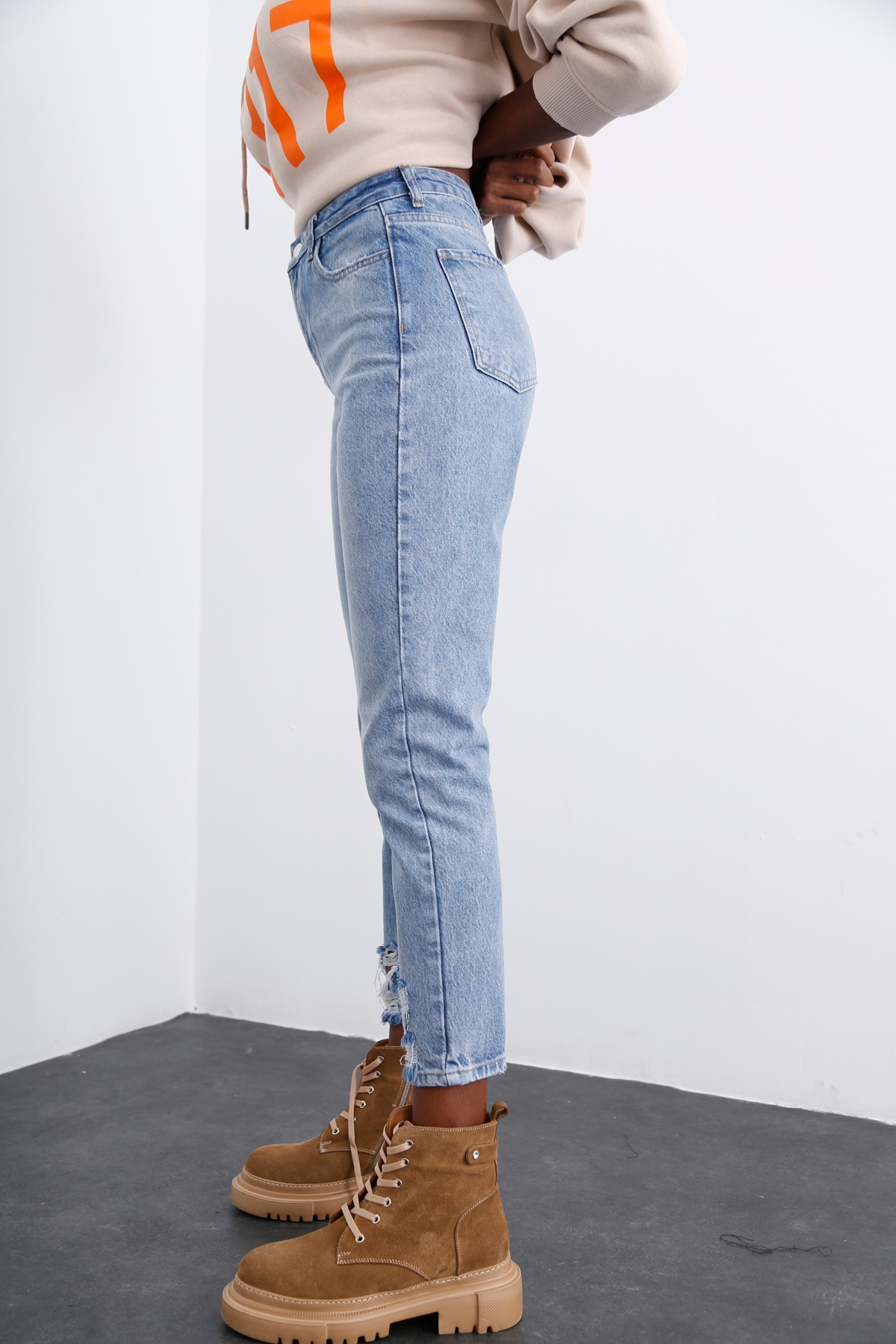 Mavi Yüksek Bel Paça Detaylı Mom Jean 2111