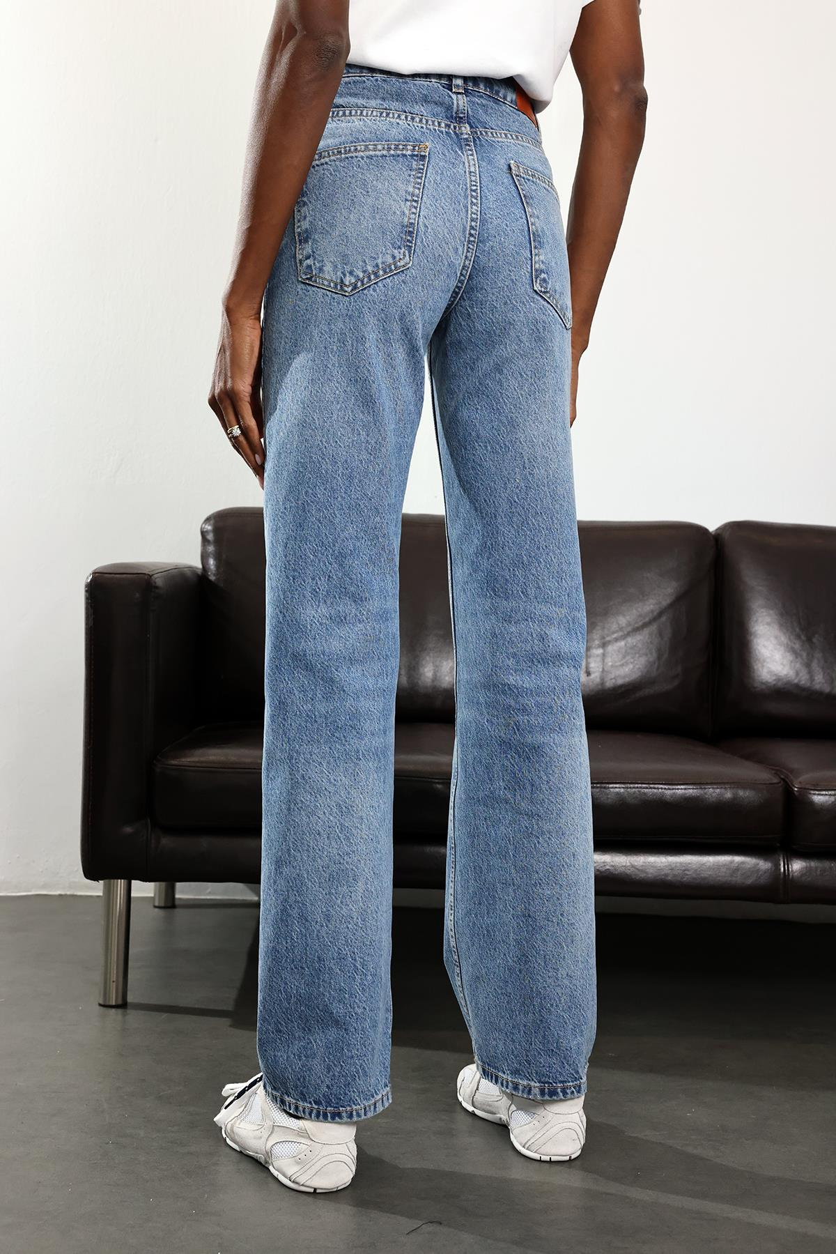 Mavi Yüksek Bel Straight Fit Jean 