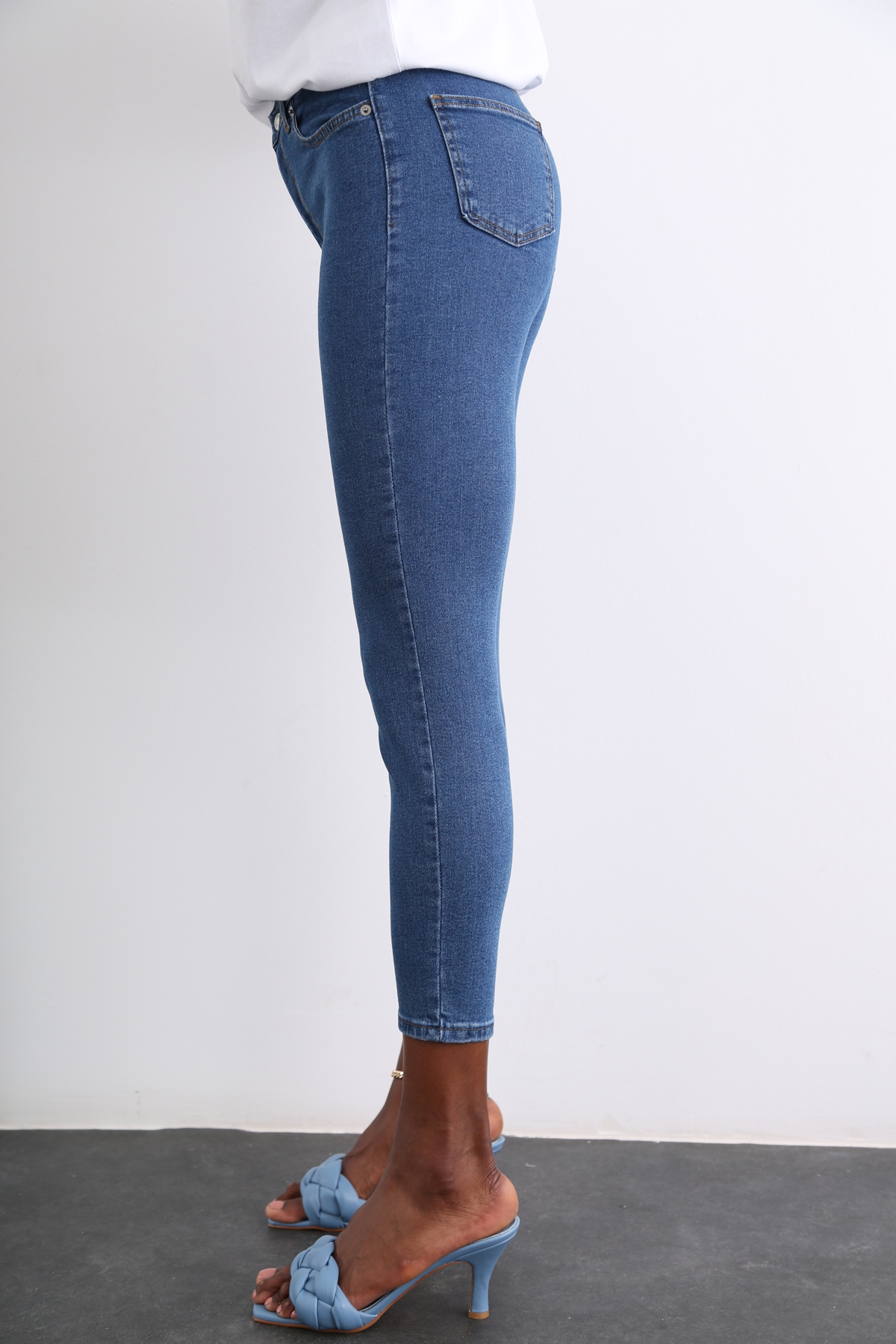 Mavi Yüksek Bel Toparlayan Slim Fit Jean 