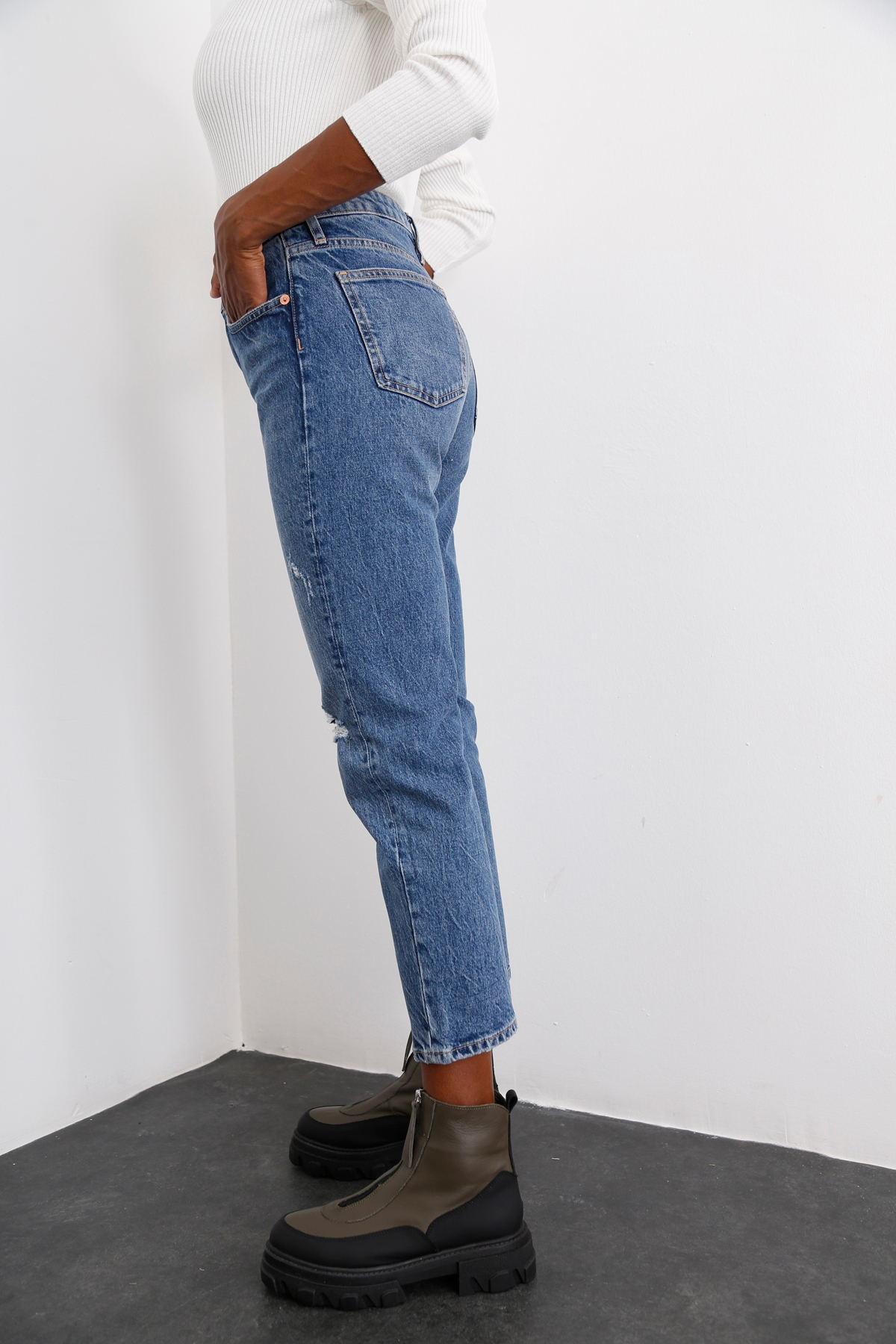 Mavi Yüksek Bel Yırtıklı Boyfriend Jean 