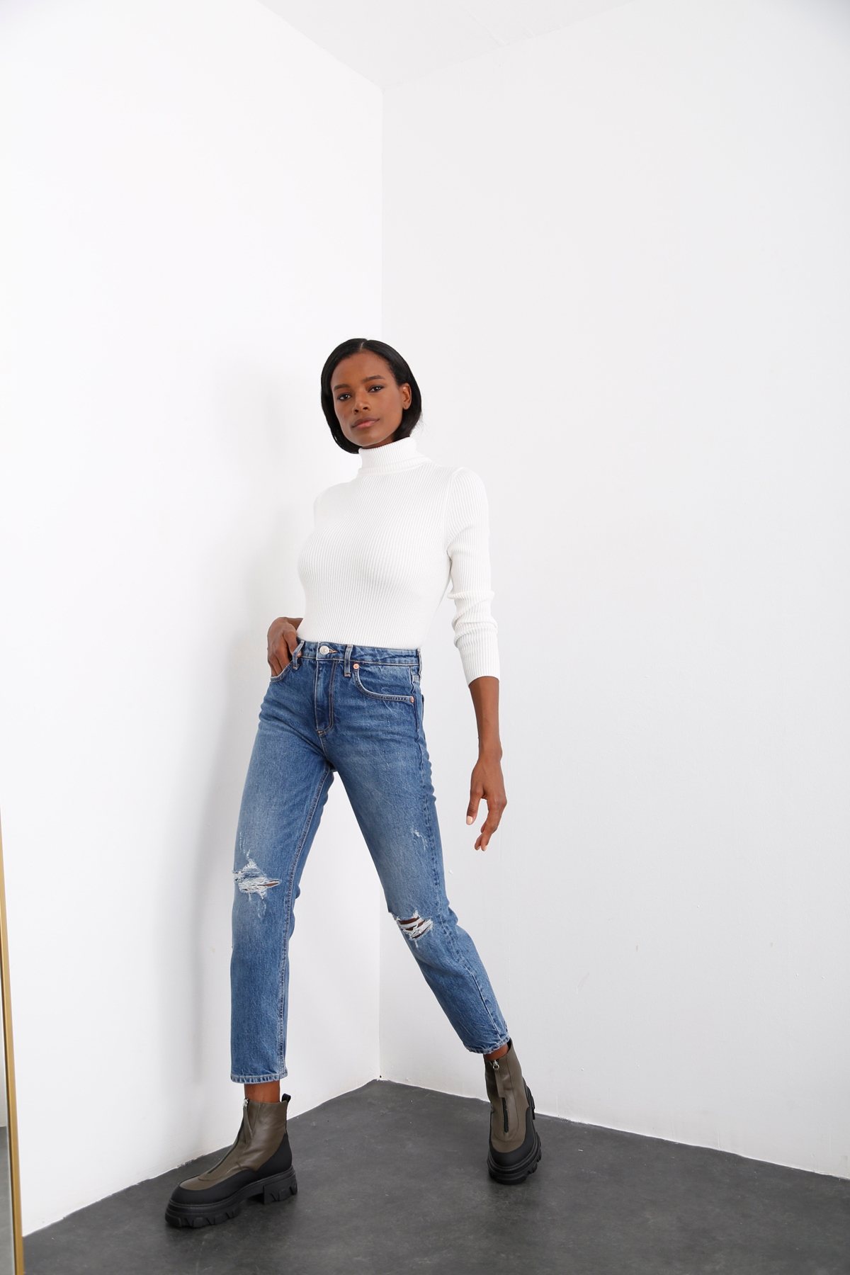 Mavi Yüksek Bel Yırtıklı Boyfriend Jean 