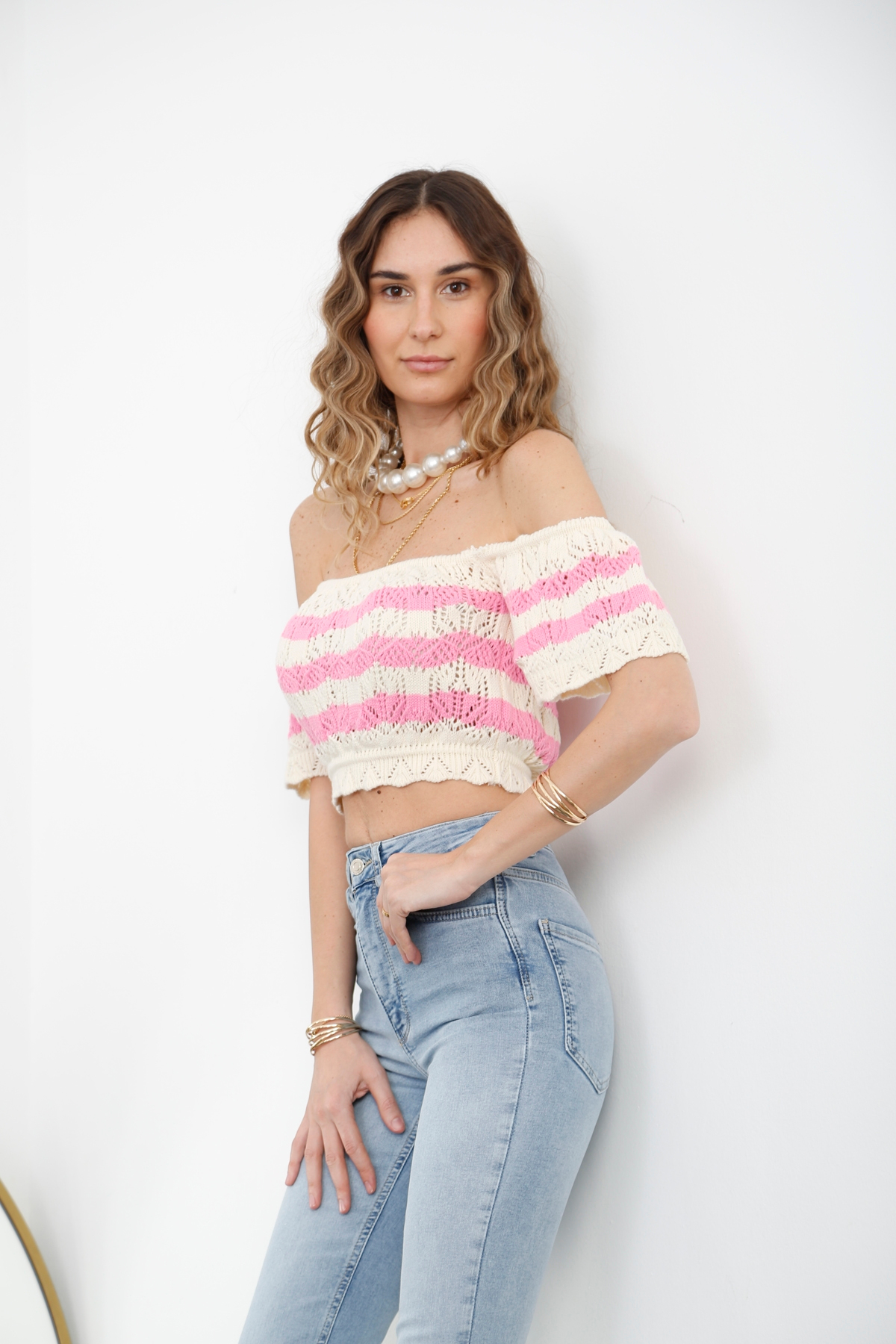Pembe Off Shoulder Crop 4011