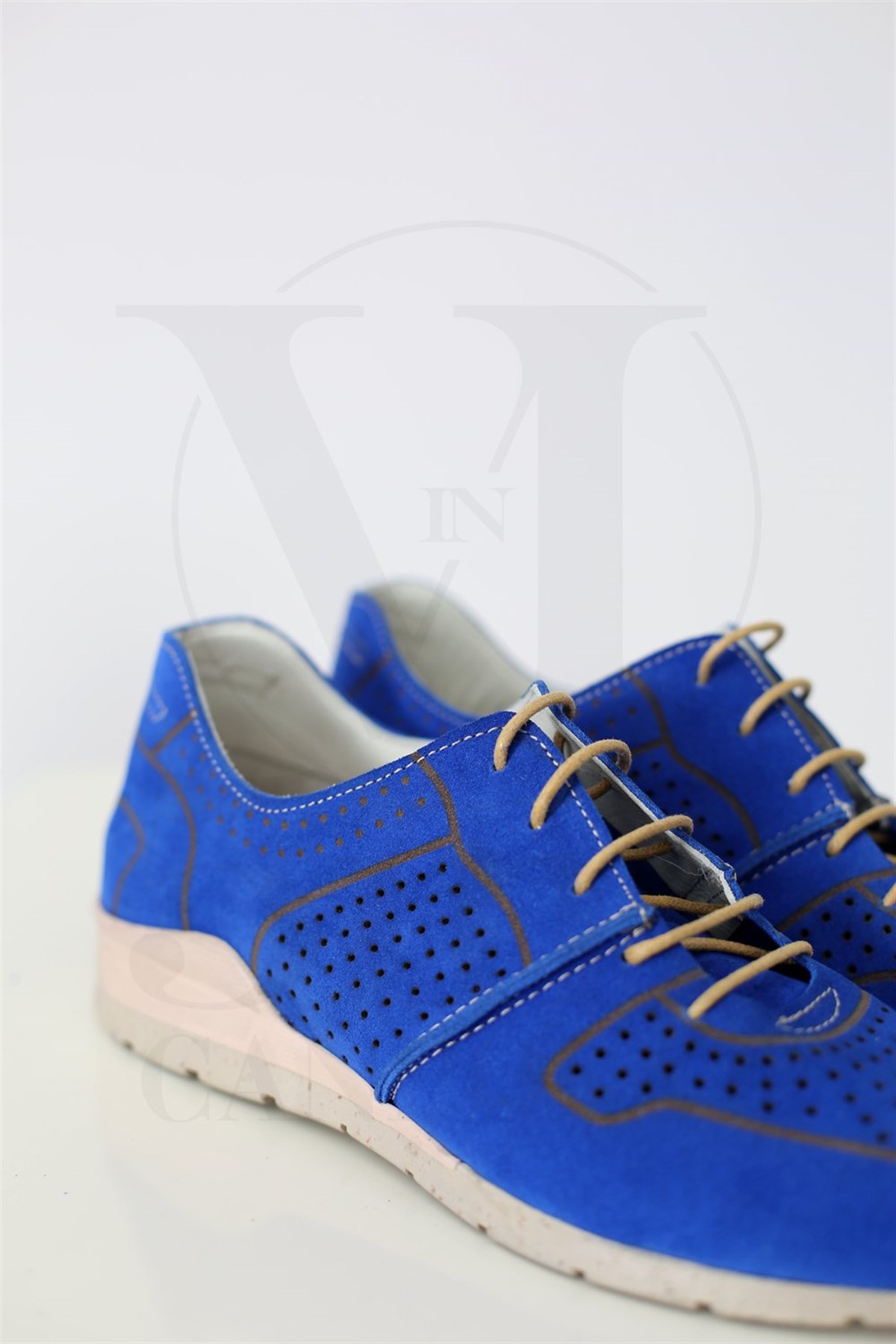 Saks Süet Delikli Sneaker