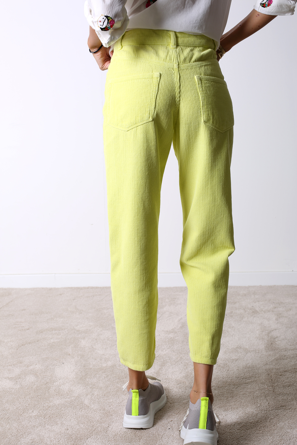 Sarı Neon Fitilli Kadife Mom Pantolon