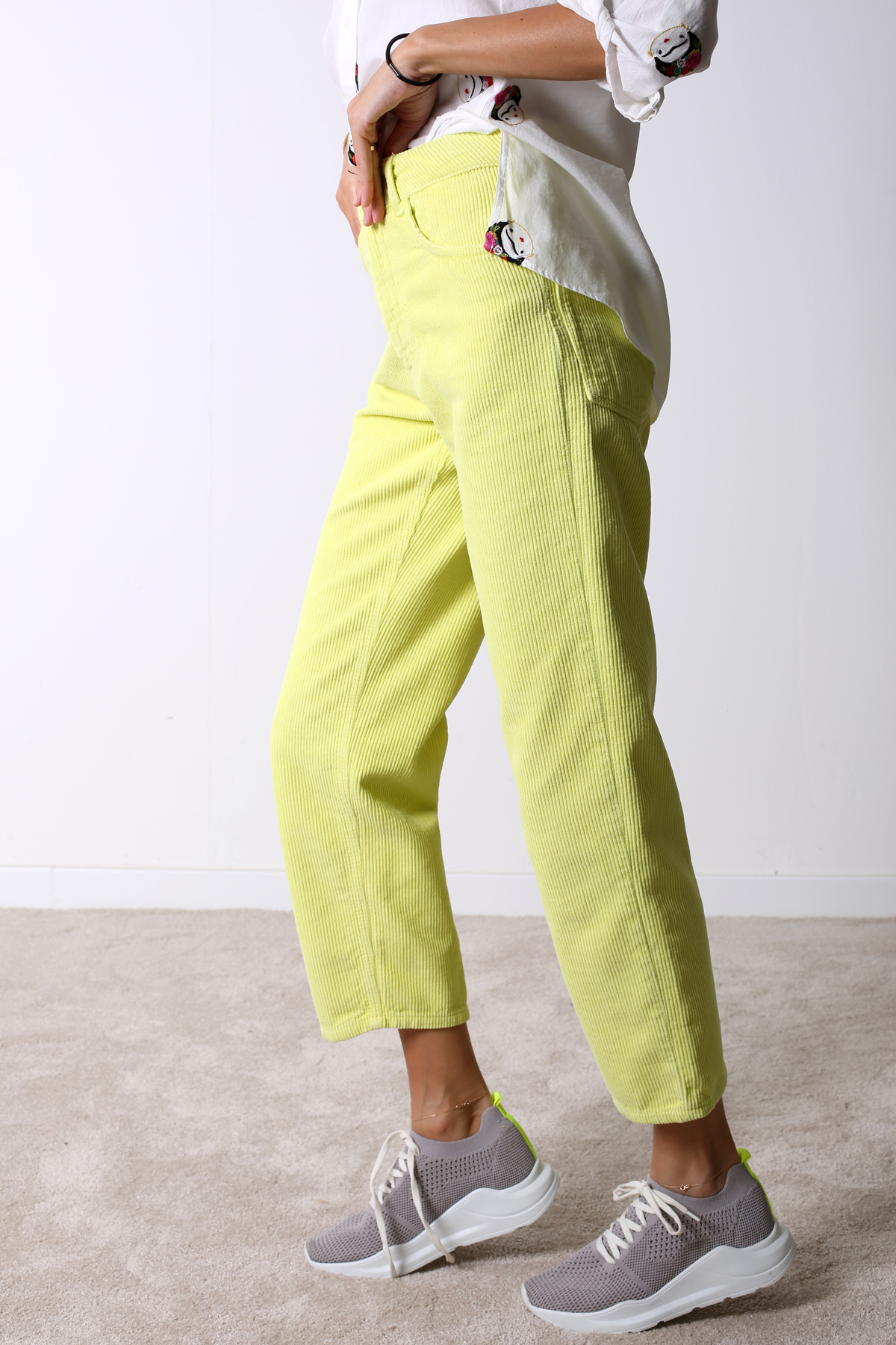 Sarı Neon Fitilli Kadife Mom Pantolon
