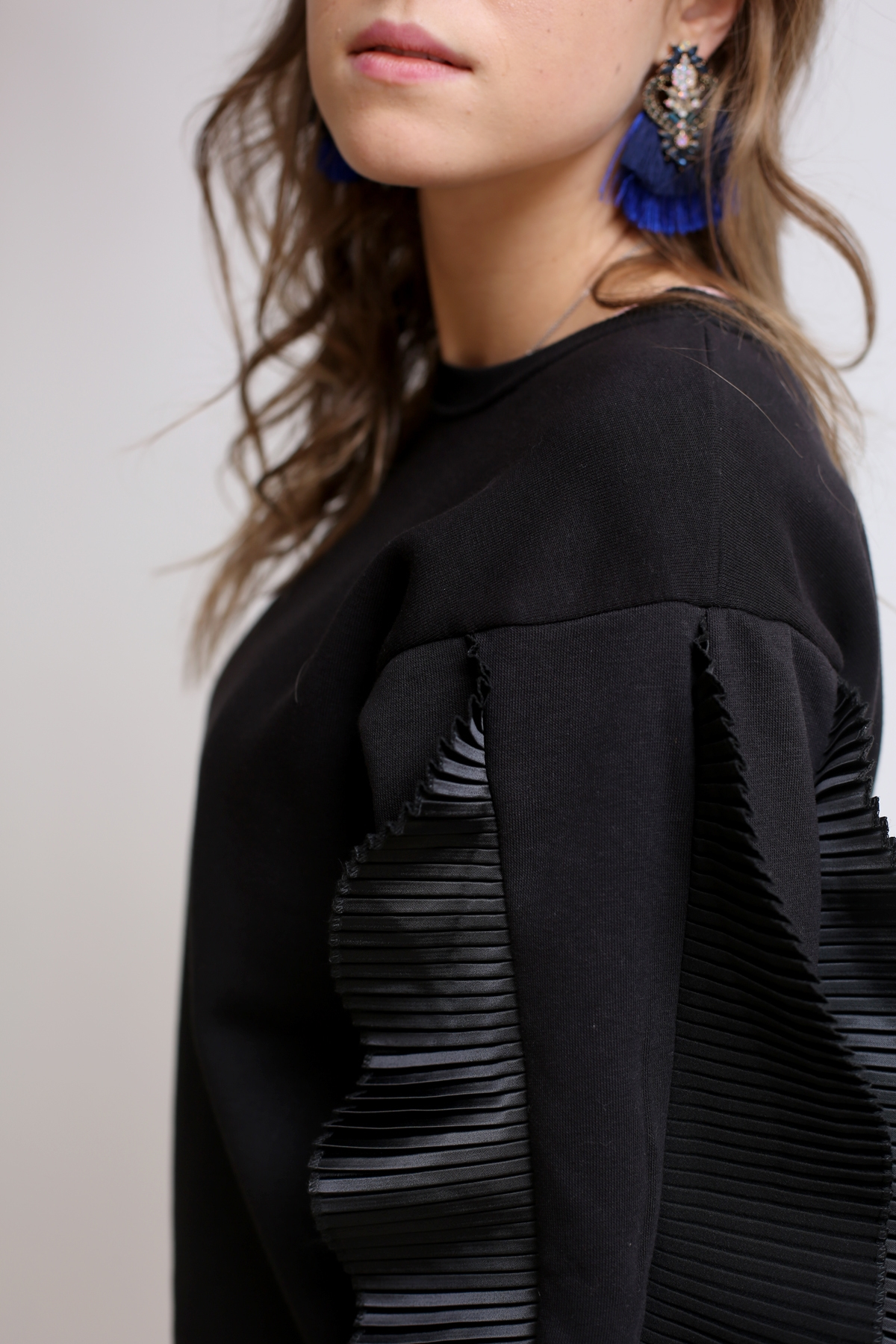 Siyah Akordiyon Kol Sweatshirt