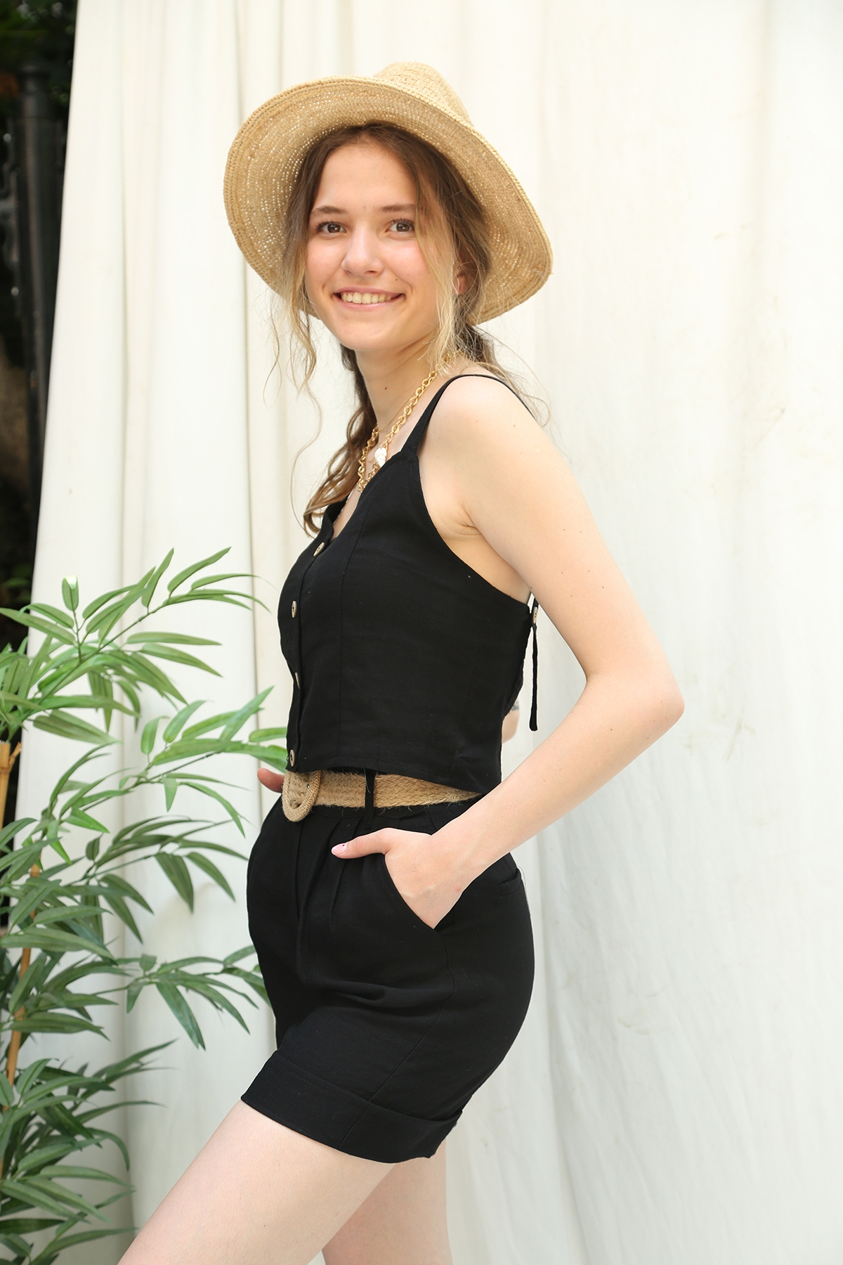 Siyah Askılı Keten Crop