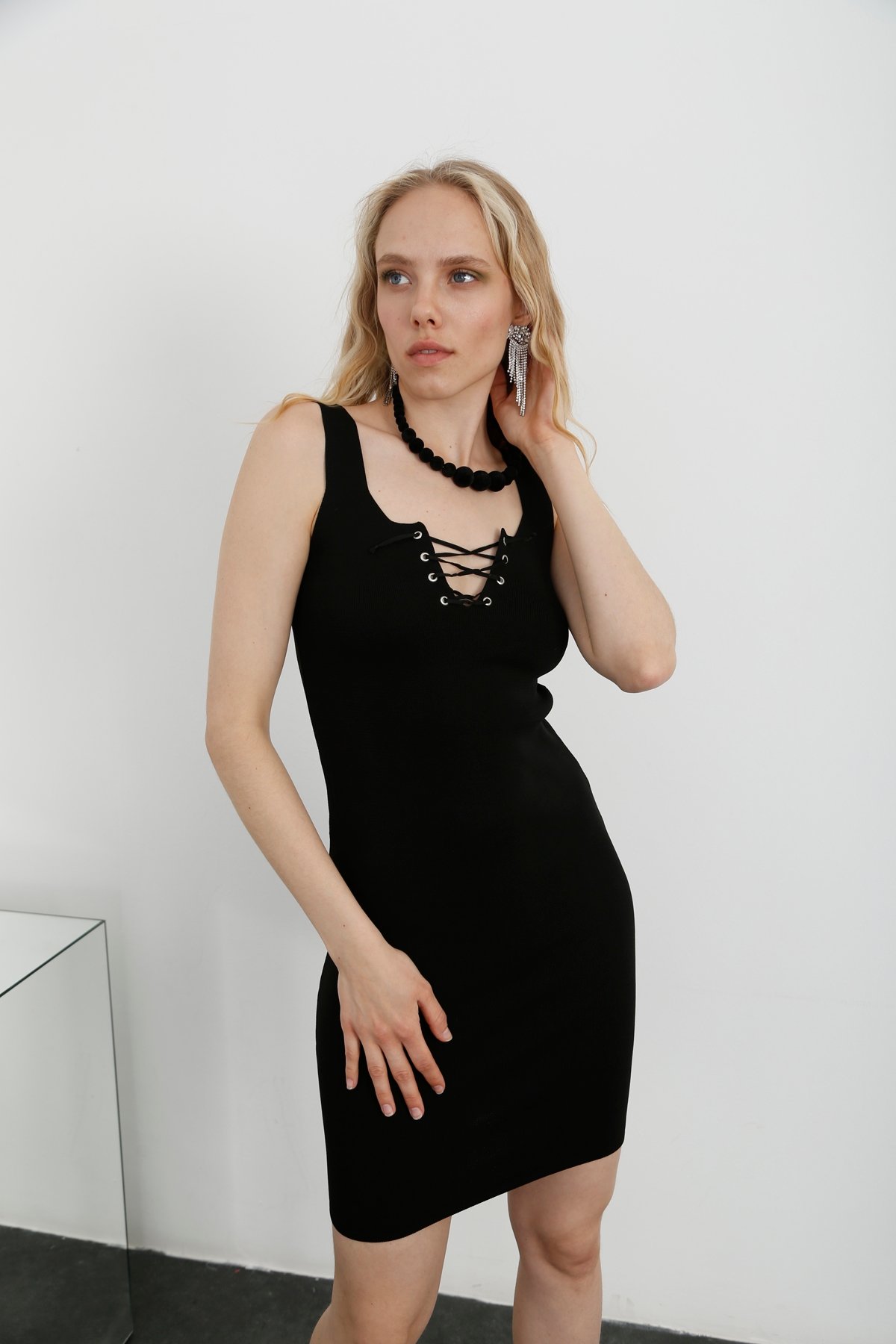 Siyah Bağcıklı Mini Triko Elbise 280030