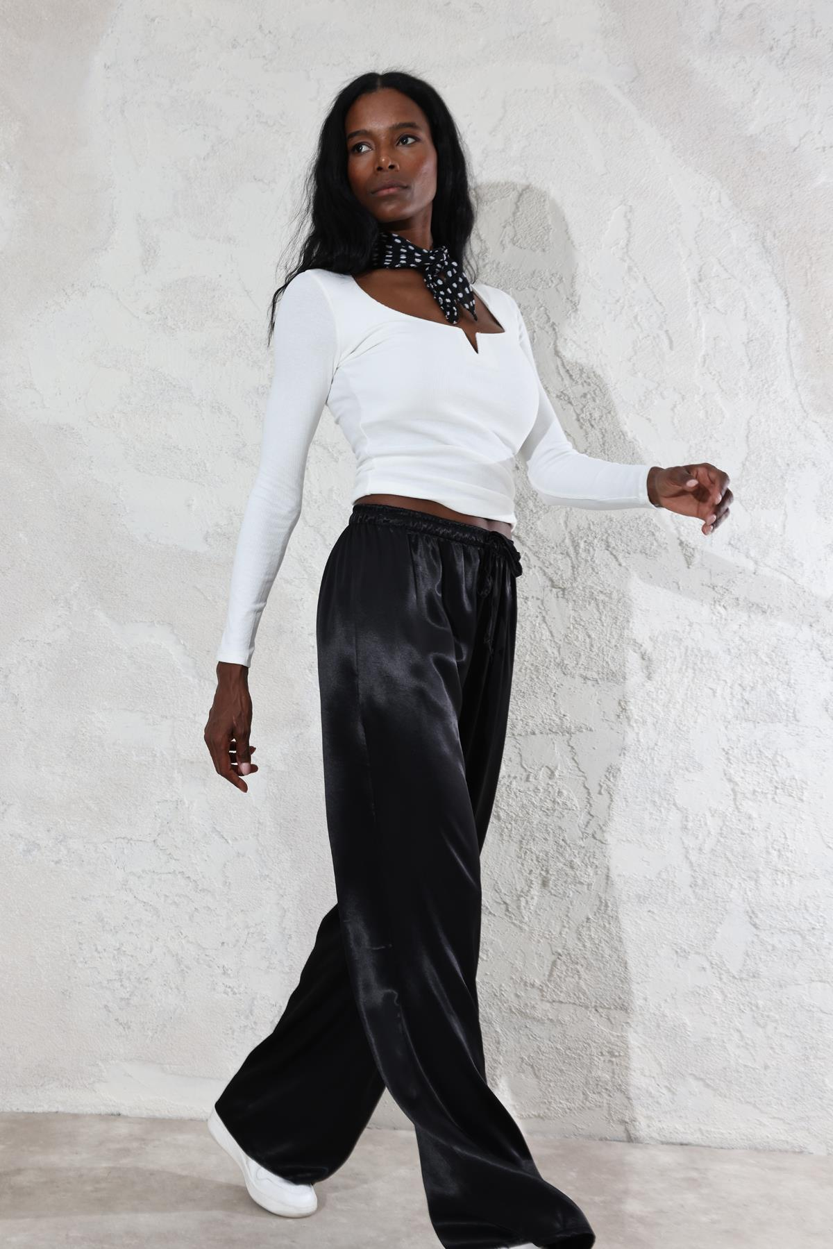 Siyah Beli Lastikli Saten Pantolon 4635