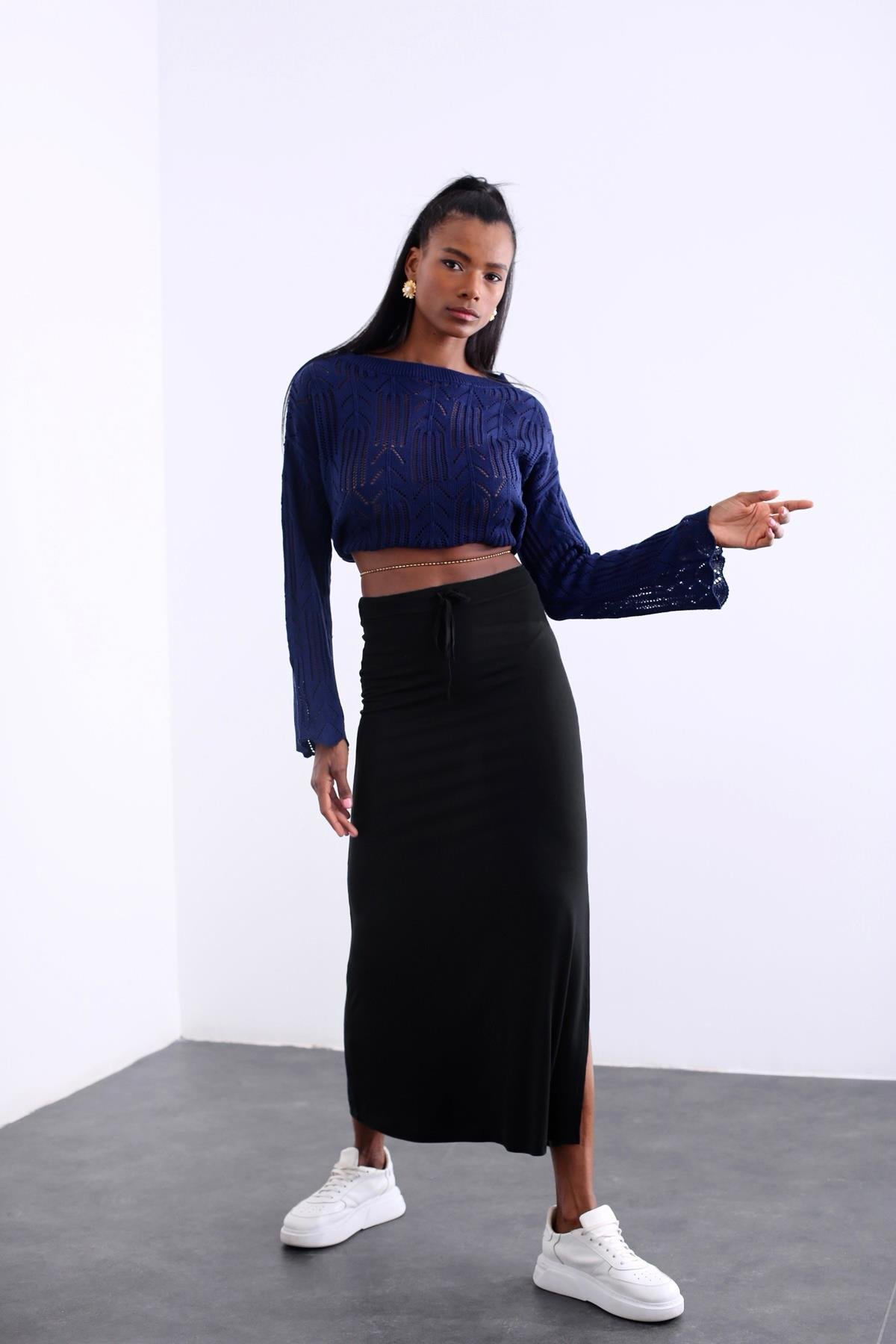 Siyah Beli Lastikli Yanı Yırtmaçlı Etek 