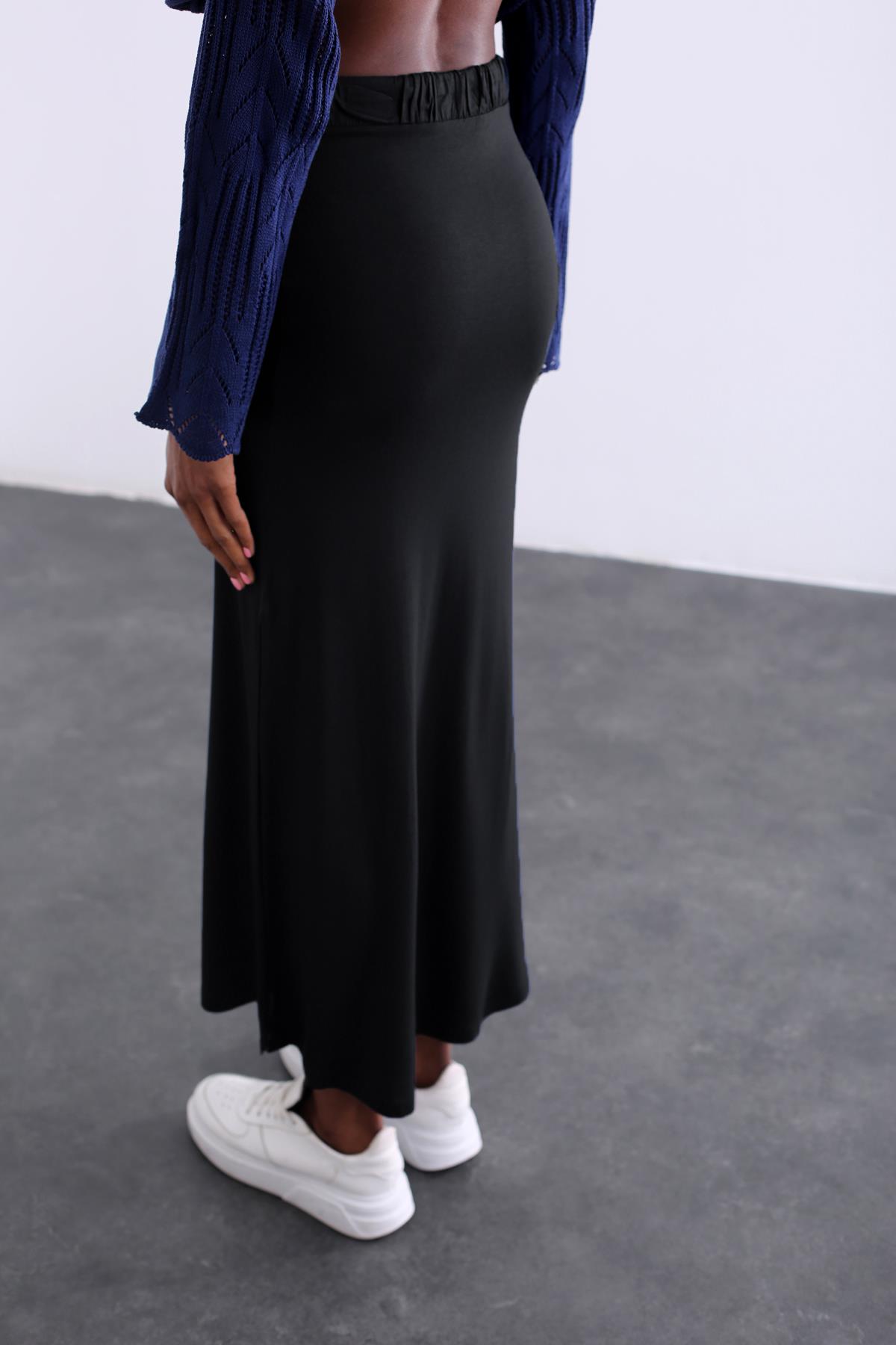 Siyah Beli Lastikli Yanı Yırtmaçlı Etek 