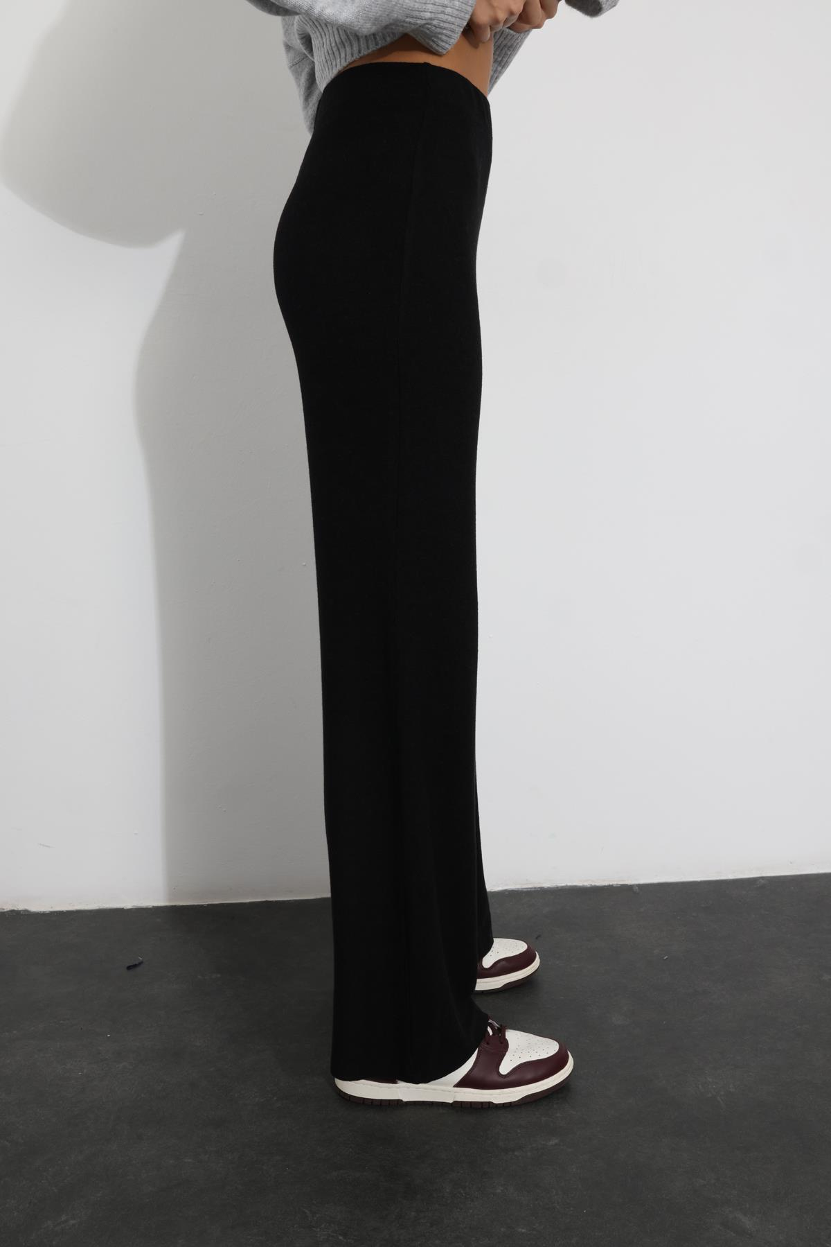 Siyah Beli Lastikli Yumuşak Pantolon 