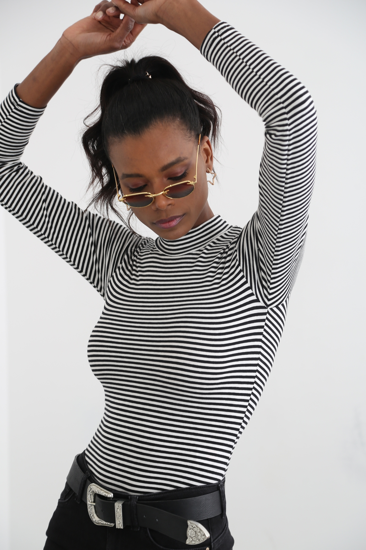 Siyah-Beyaz Dik Yaka Çizgili Bodysuit 