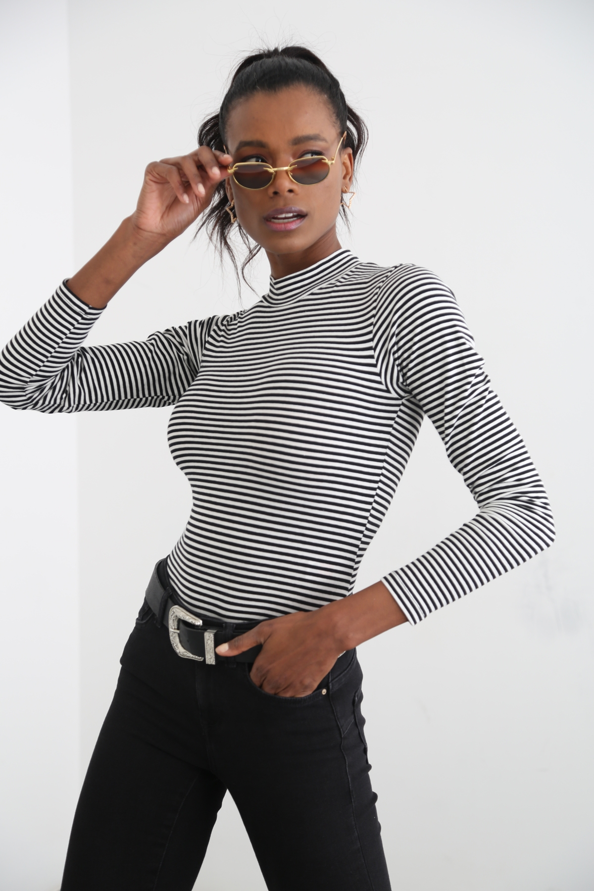 Siyah-Beyaz Dik Yaka Çizgili Bodysuit 