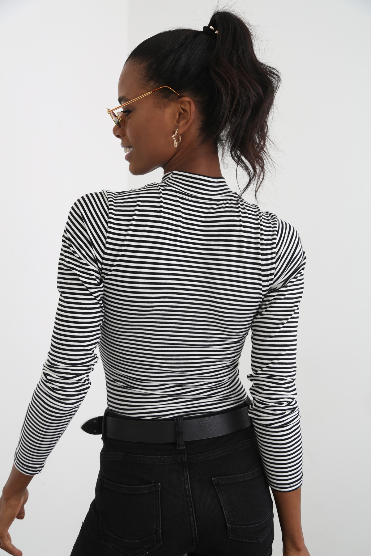 Siyah-Beyaz Dik Yaka Çizgili Bodysuit 