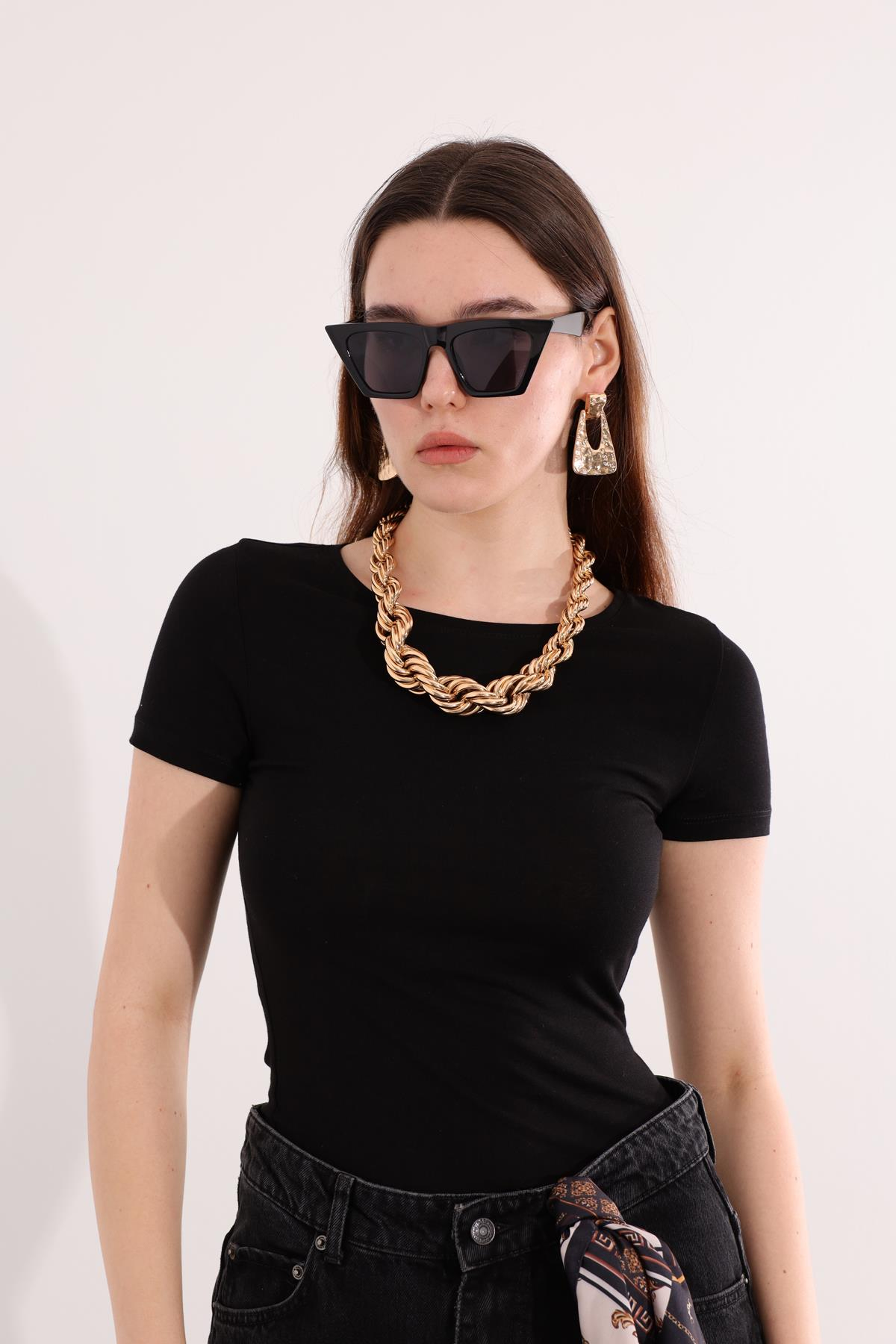 Siyah Bisiklet Yaka Basic Tişört 