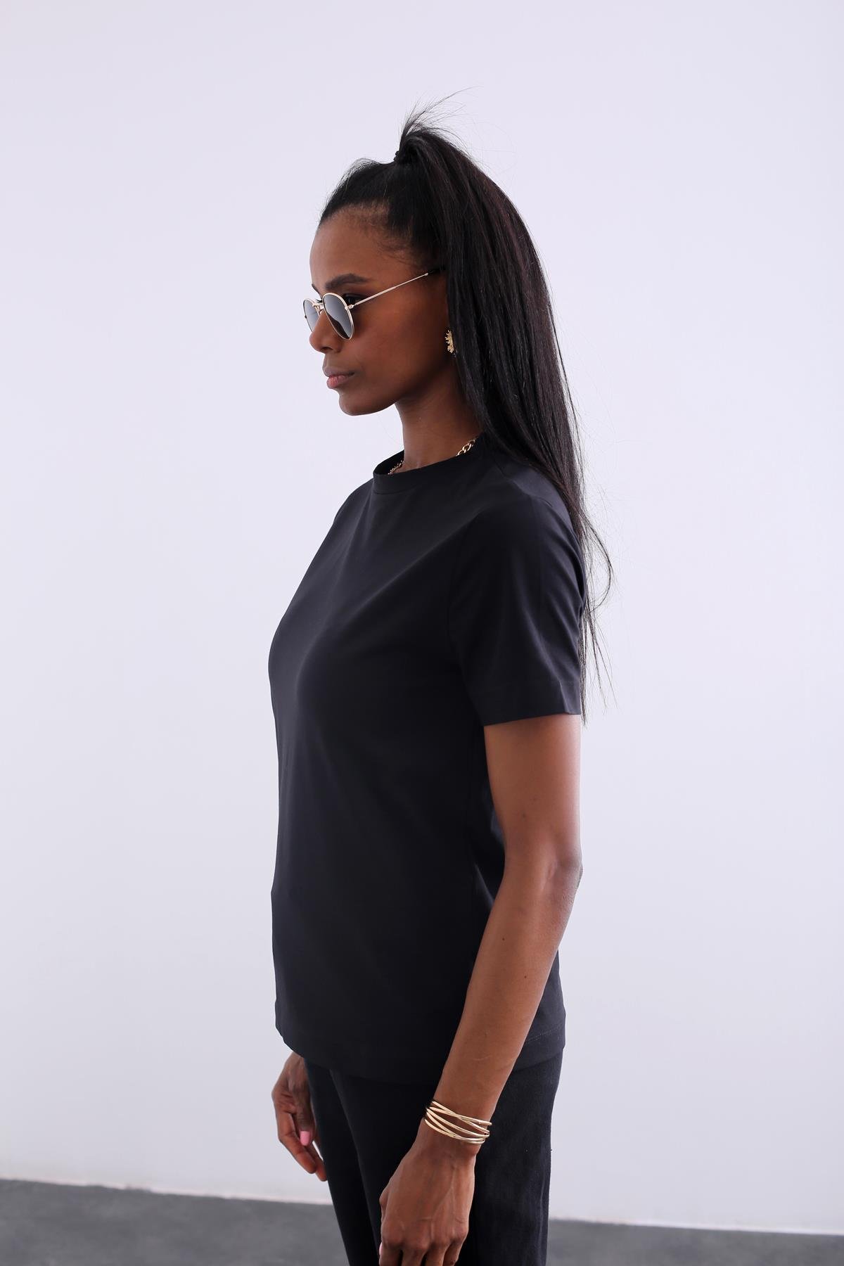 Siyah Bisiklet Yaka Basic Tshirt 