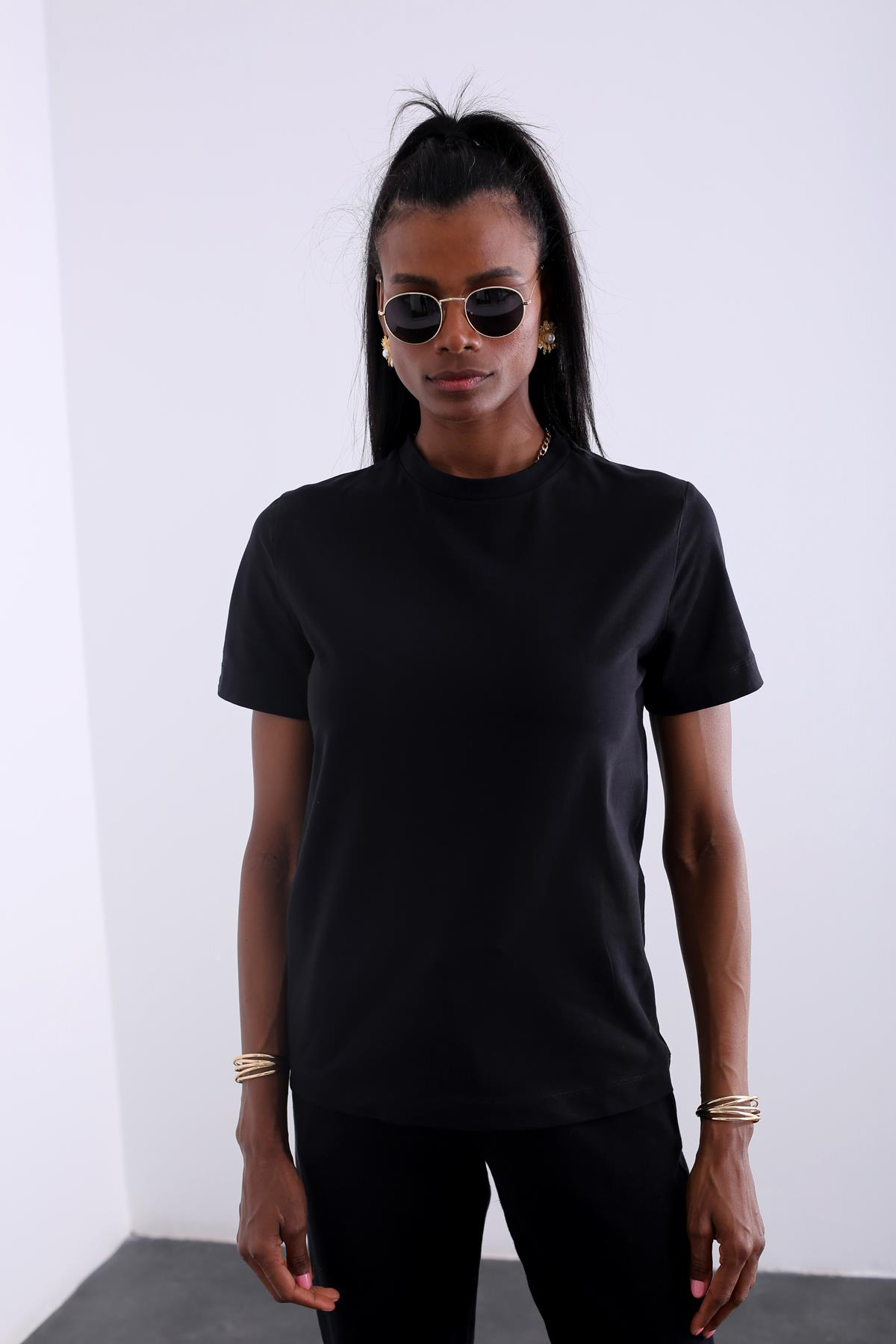 Siyah Bisiklet Yaka Basic Tshirt 