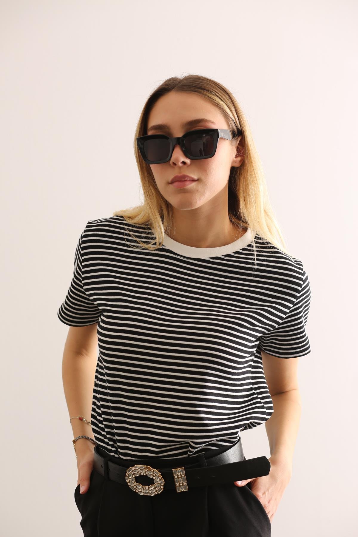 Siyah Bisiklet Yaka Çizgili Tshirt 