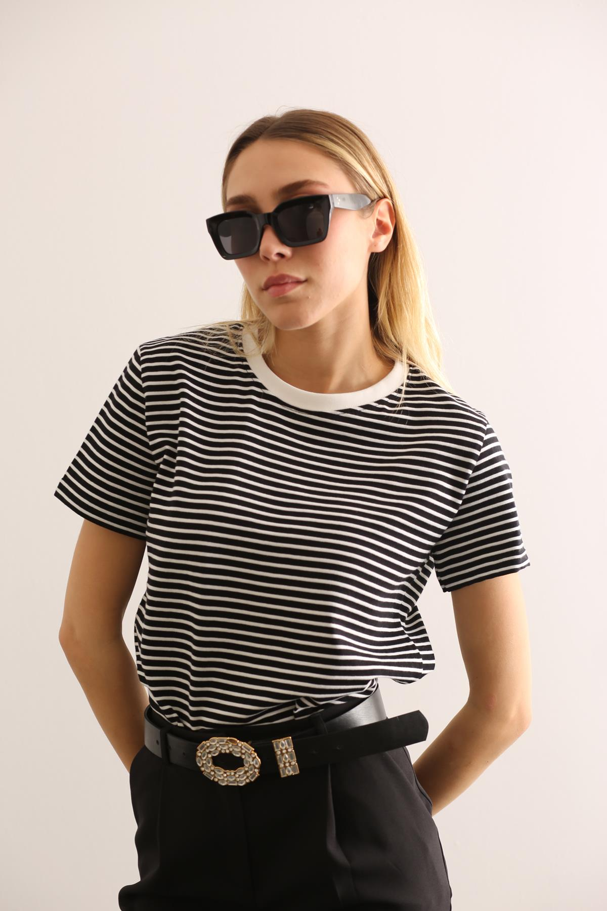 Siyah Bisiklet Yaka Çizgili Tshirt 