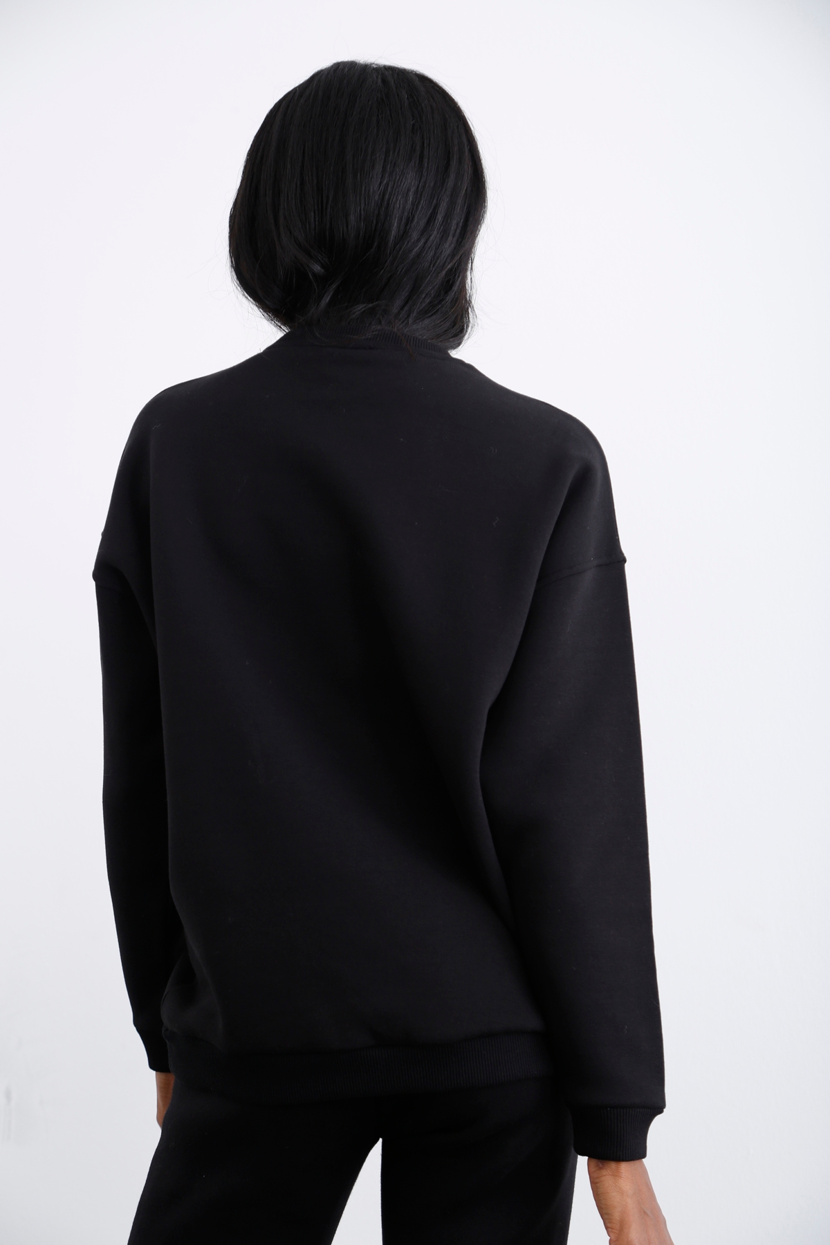 Siyah Bisiklet Yaka Şardonlu Sweatshirt 