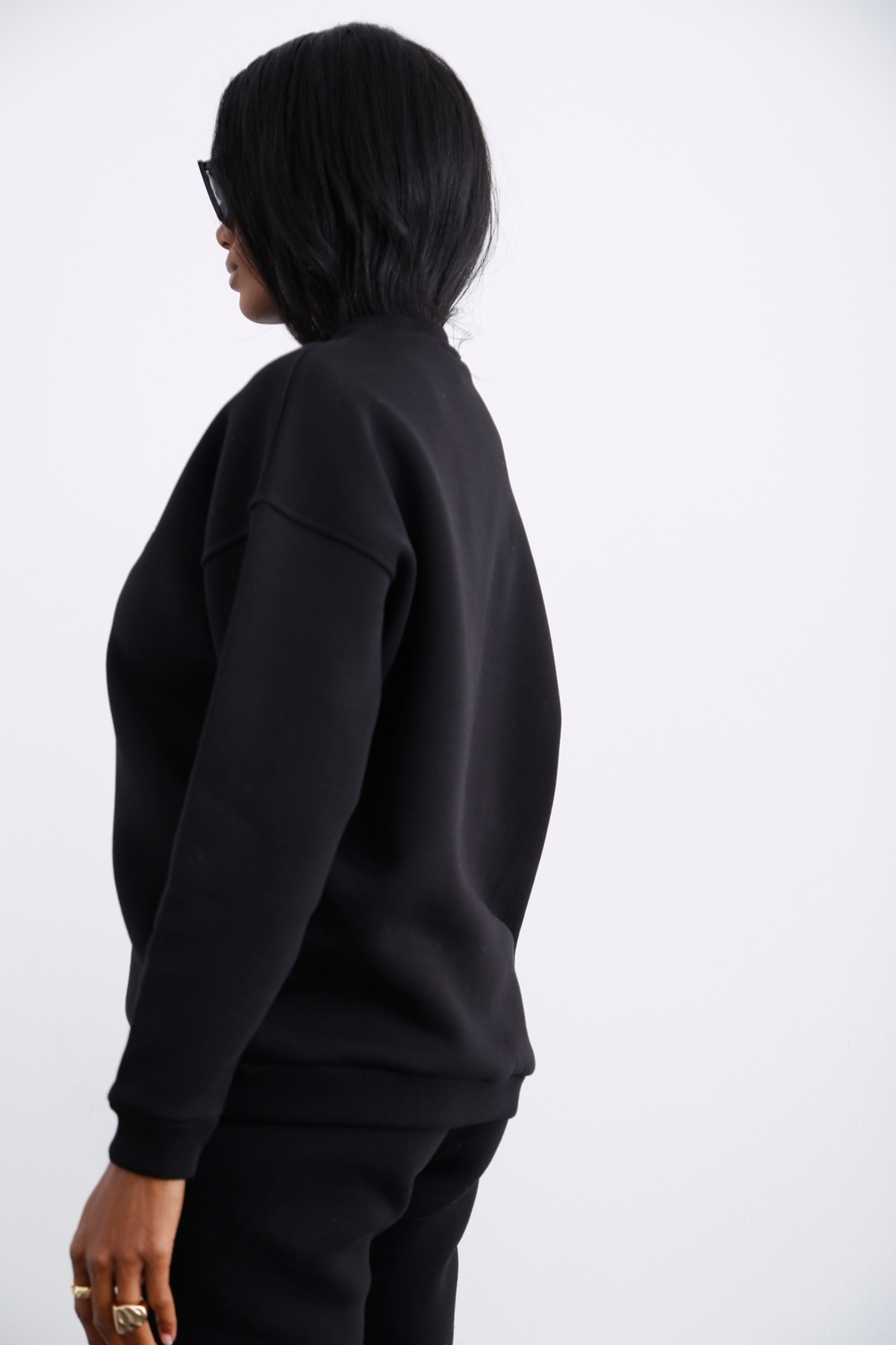 Siyah Bisiklet Yaka Şardonlu Sweatshirt 