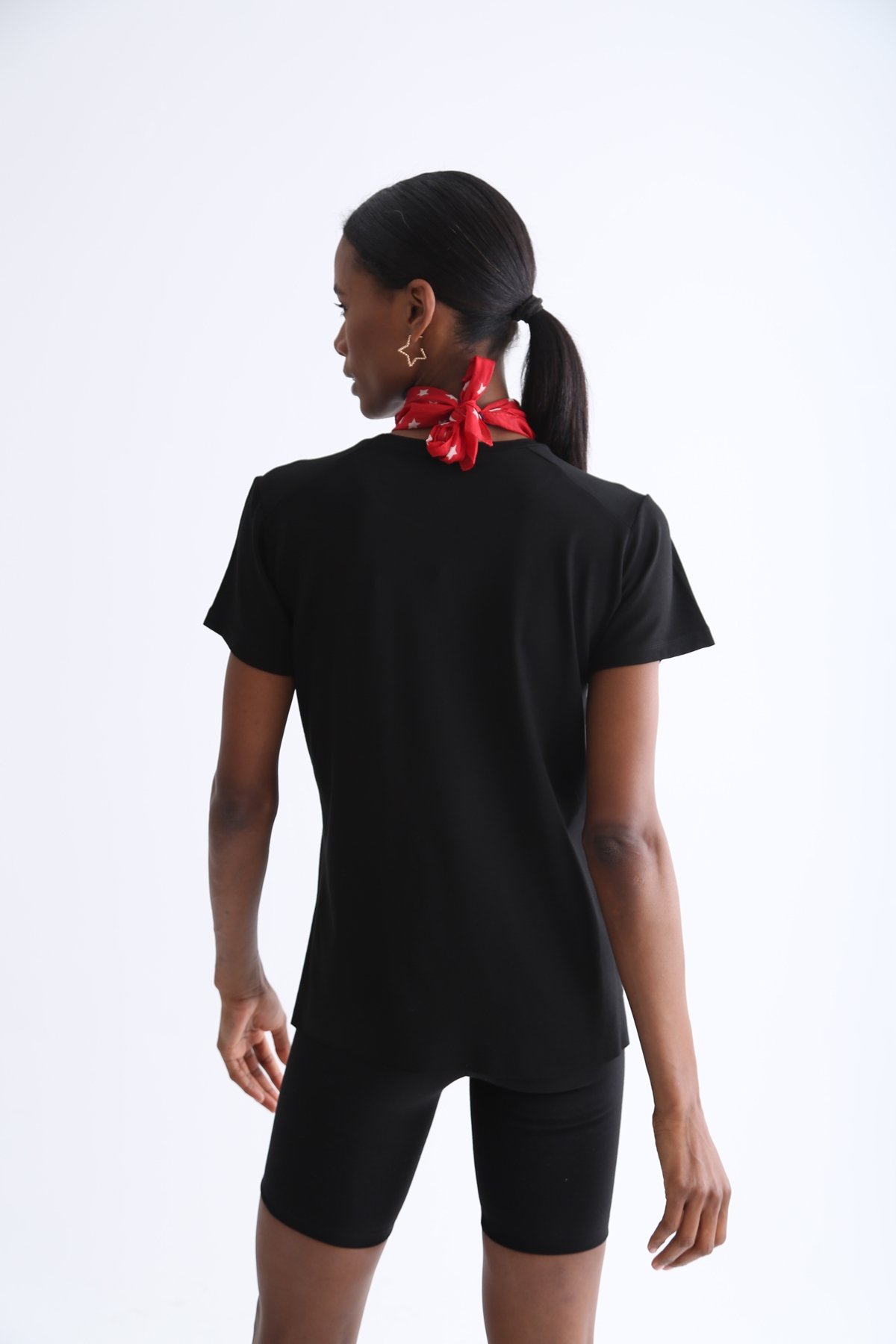 Siyah Bisiklet Yaka Yırtmaçlı Tshirt 
