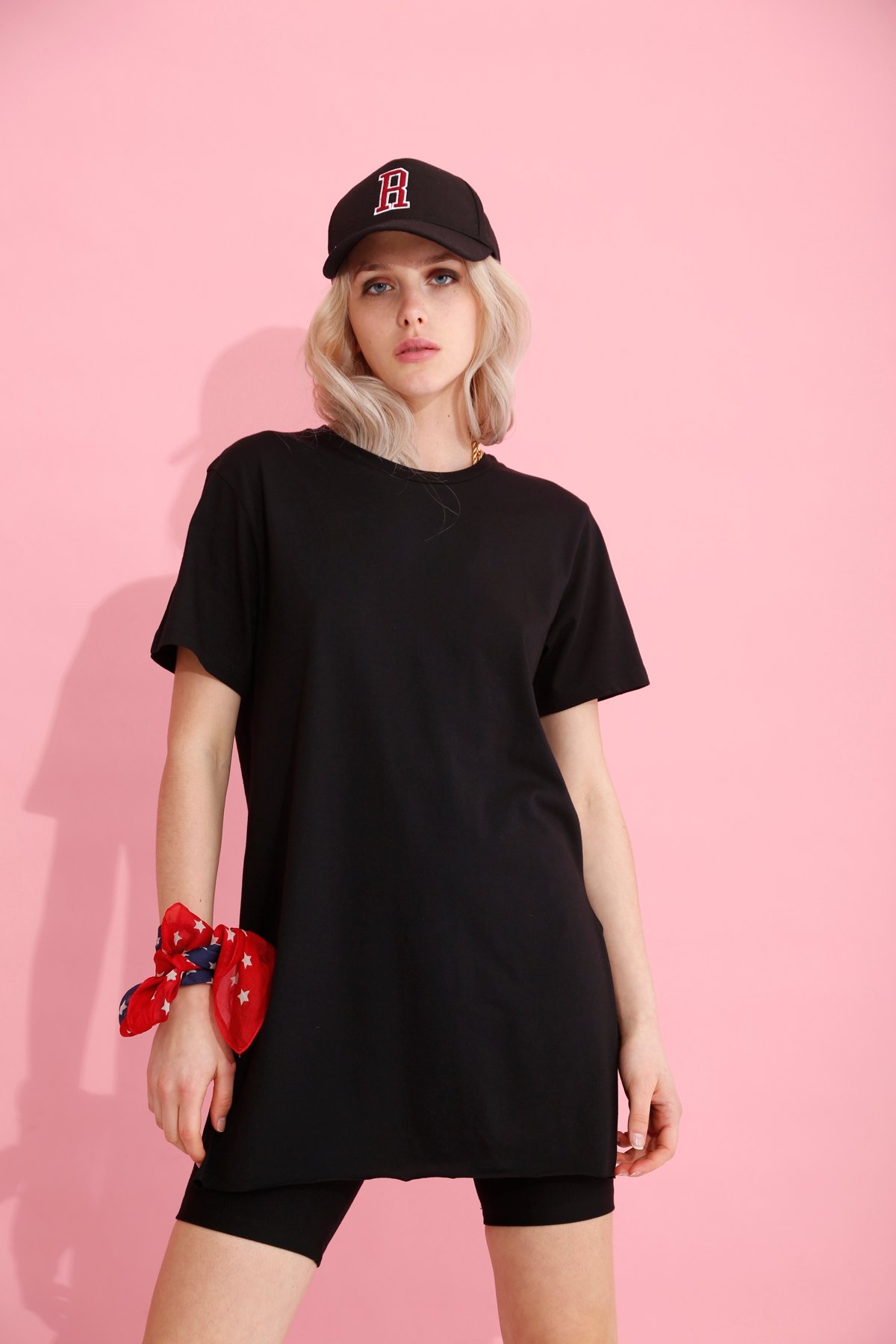 Siyah Bisiklet Yaka Yırtmaçlı Tshirt 1482