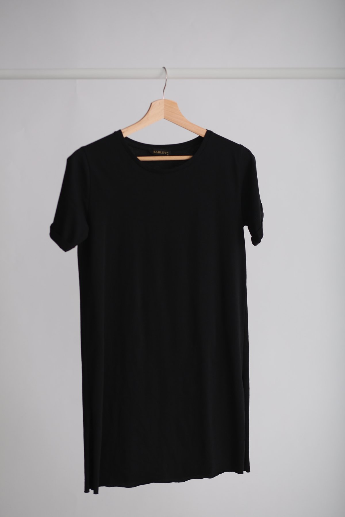 Siyah Bisiklet Yaka Yırtmaçlı Tshirt 8003