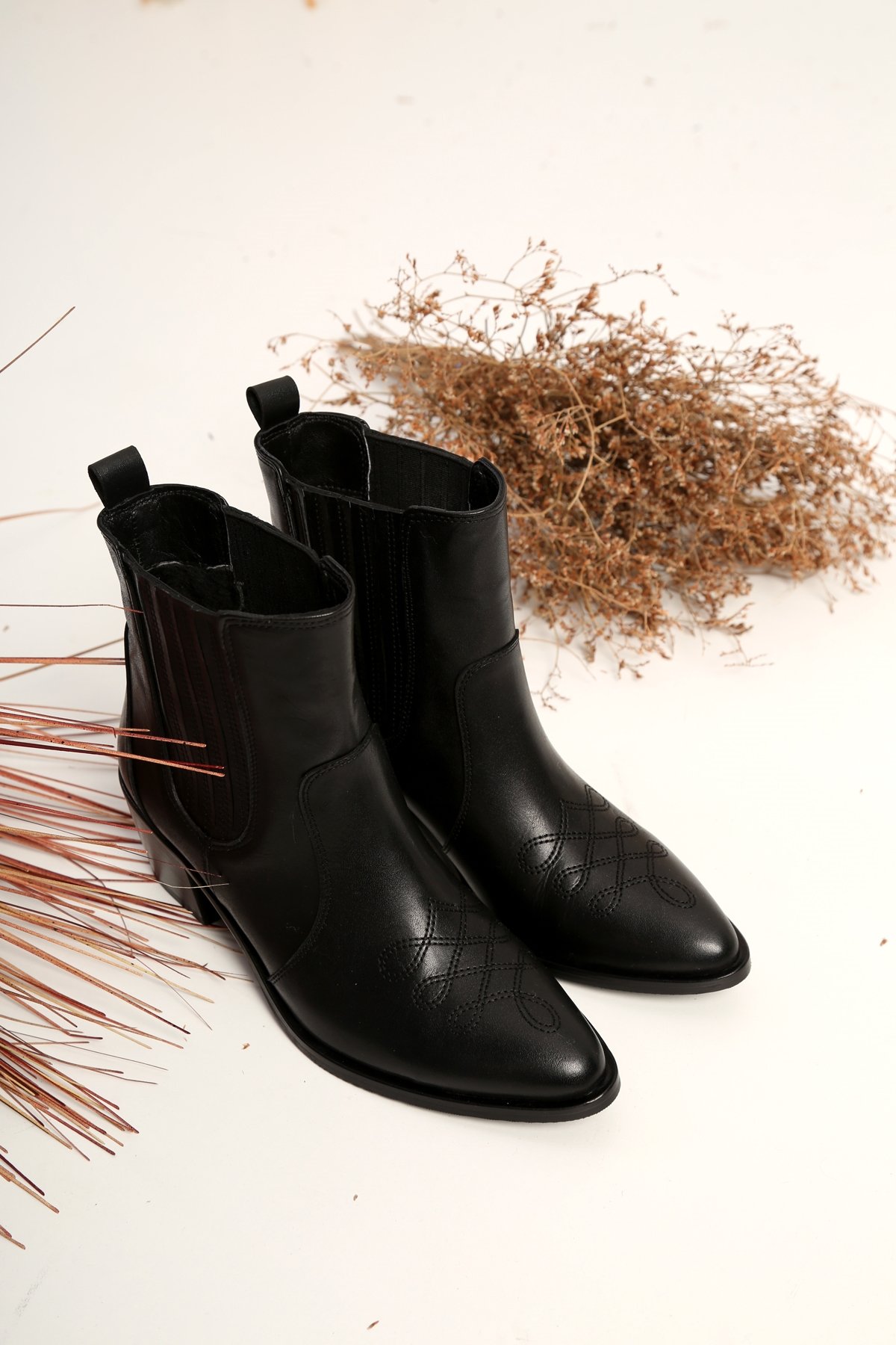 Siyah Chelsea Western Bot