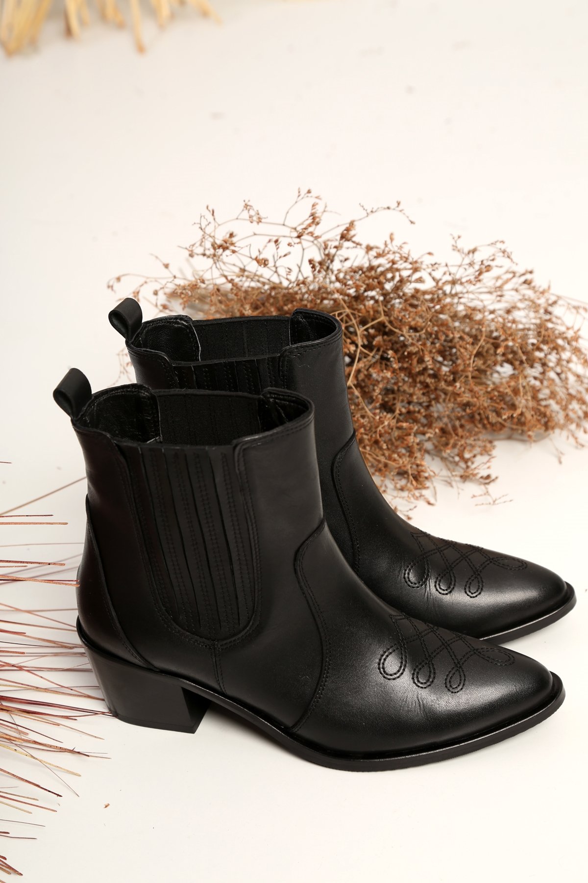 Siyah Chelsea Western Bot