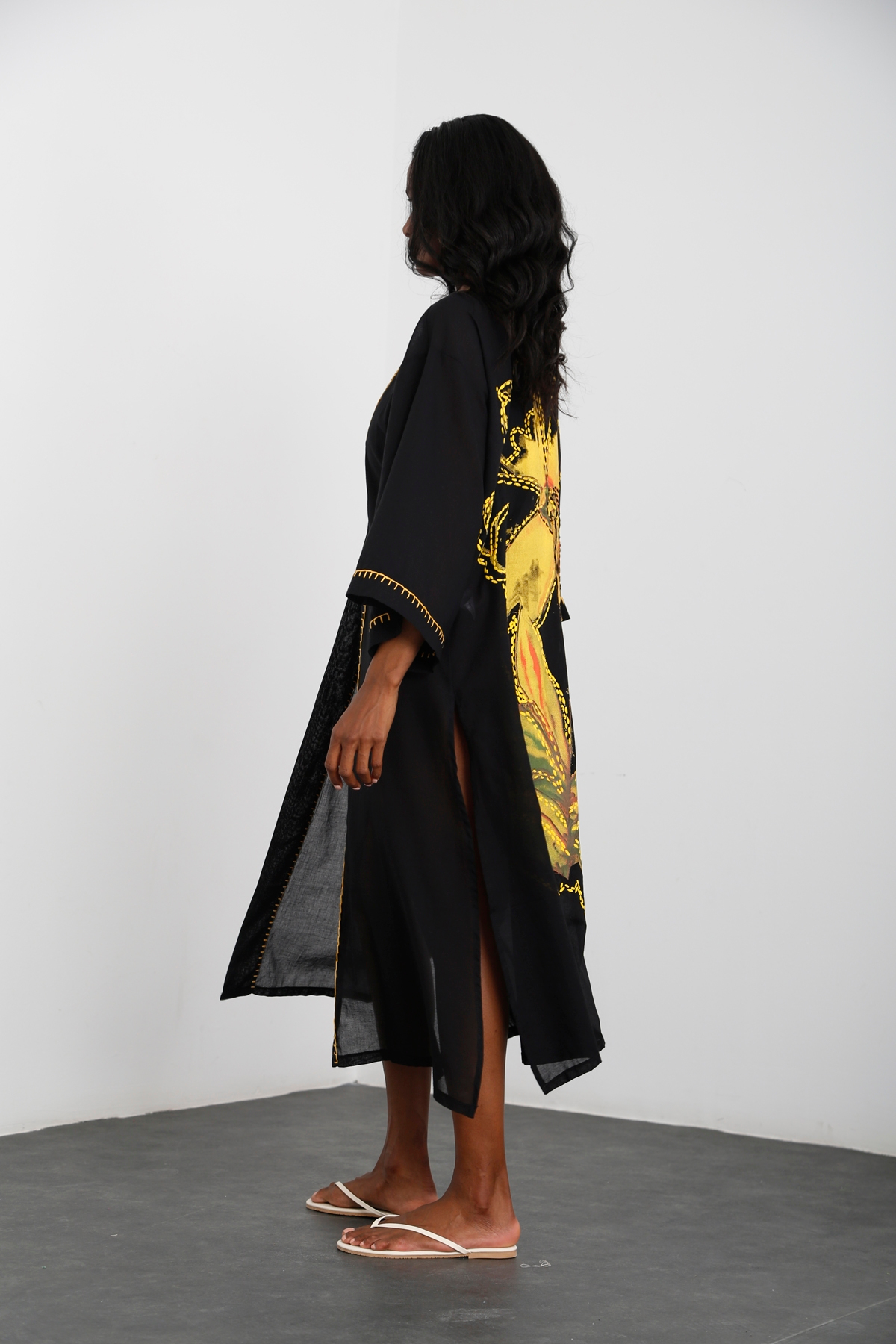 Siyah Çiçek Baskılı Kuşaklı Kimono 518