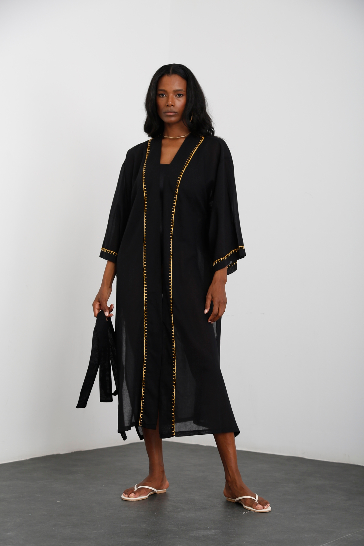 Siyah Çiçek Baskılı Kuşaklı Kimono 518