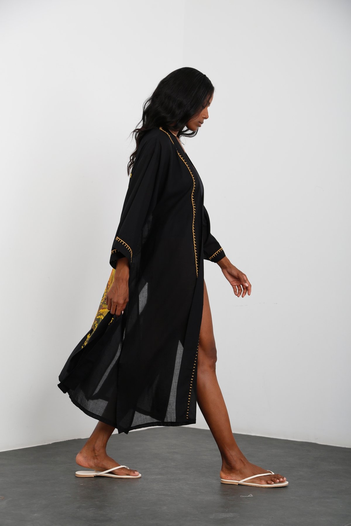 Siyah Çiçek Baskılı Kuşaklı Kimono 518