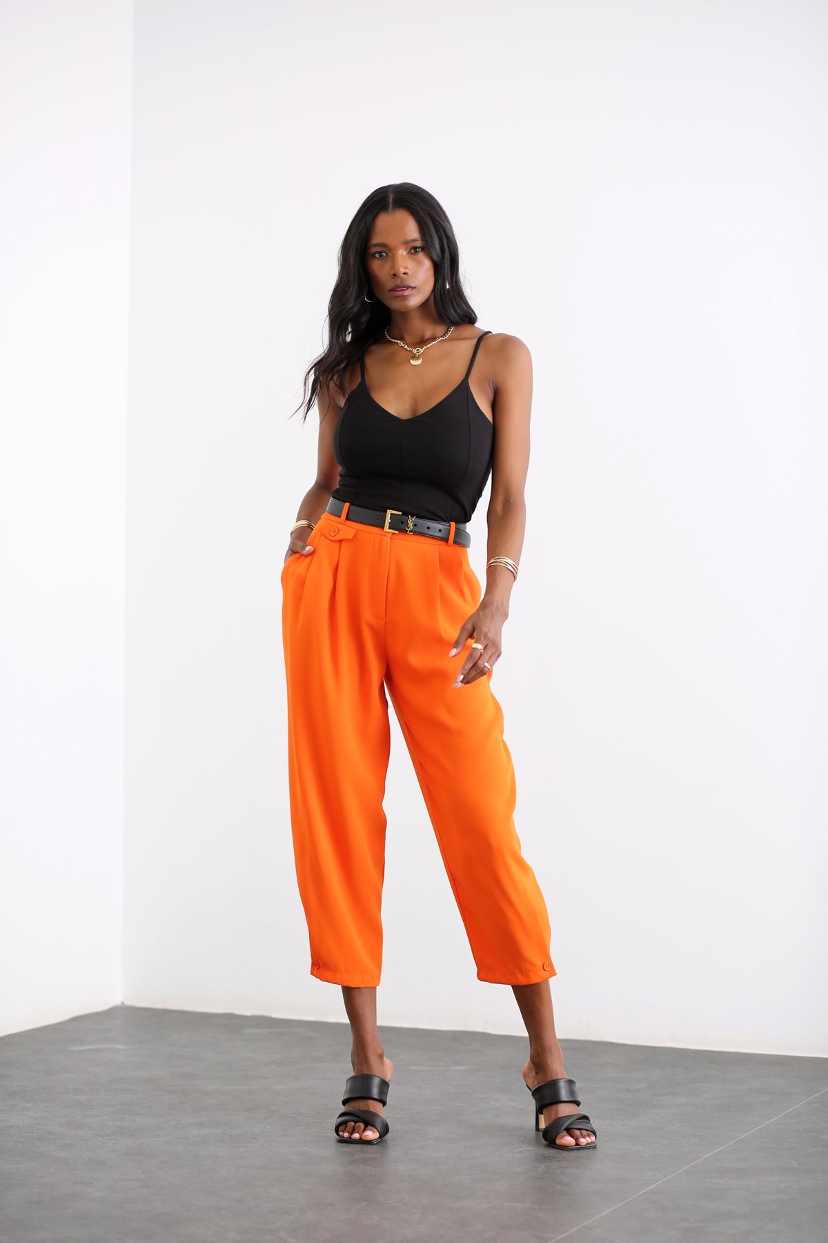 Siyah Çift V Yaka Askılı Crop 4295