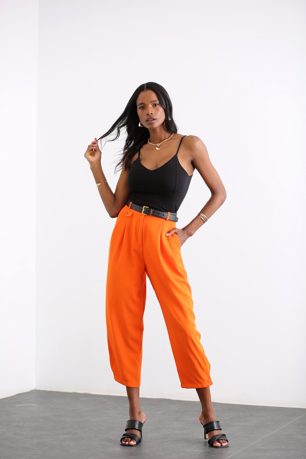 Siyah Çift V Yaka Askılı Crop 4295