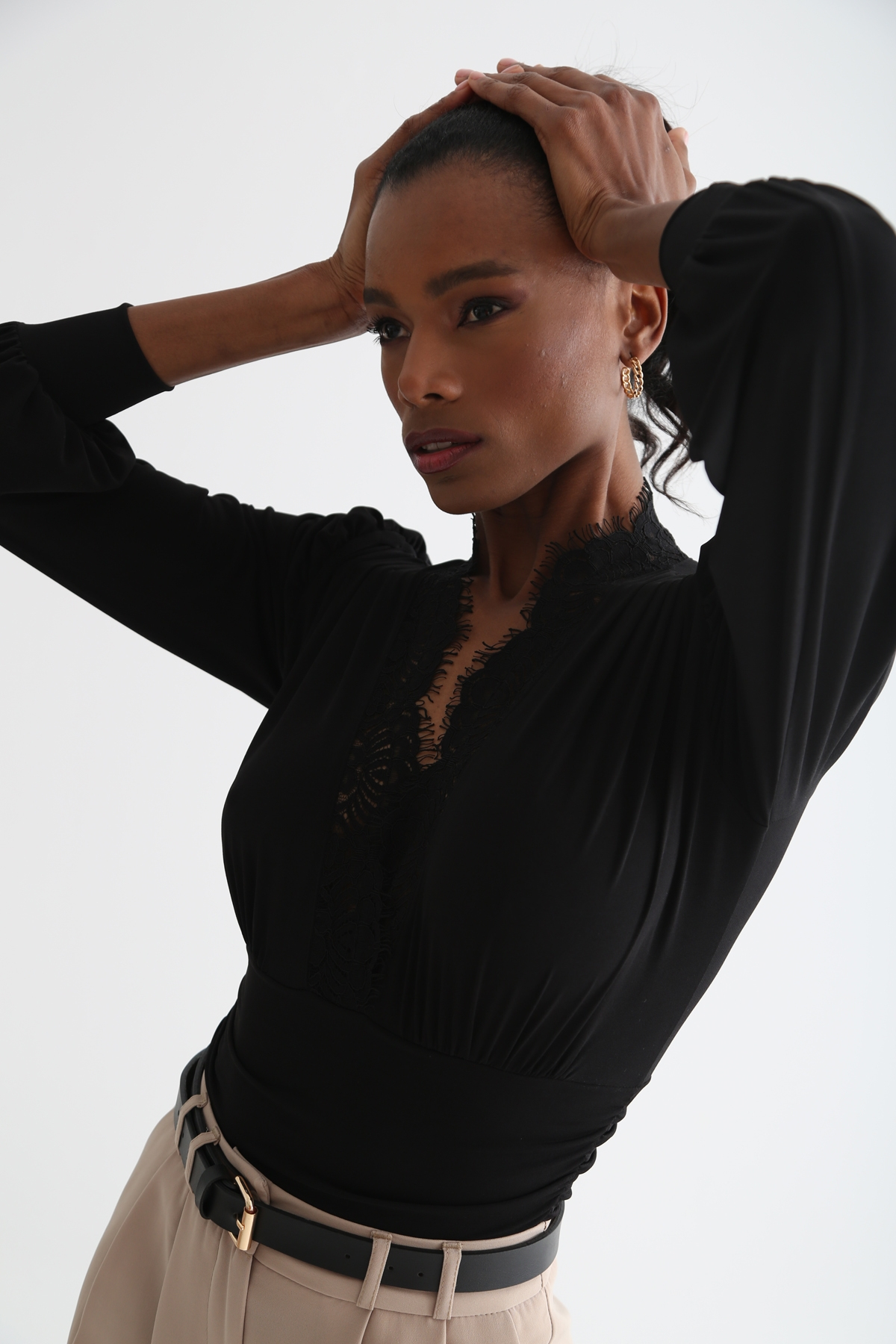 Siyah Dantel Detaylı Bodysuit 