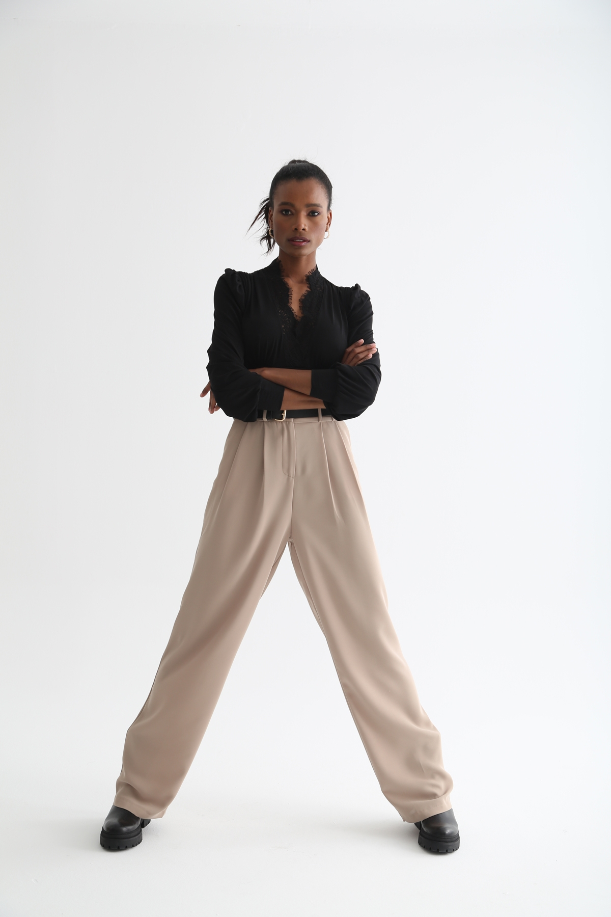 Siyah Dantel Detaylı Bodysuit 