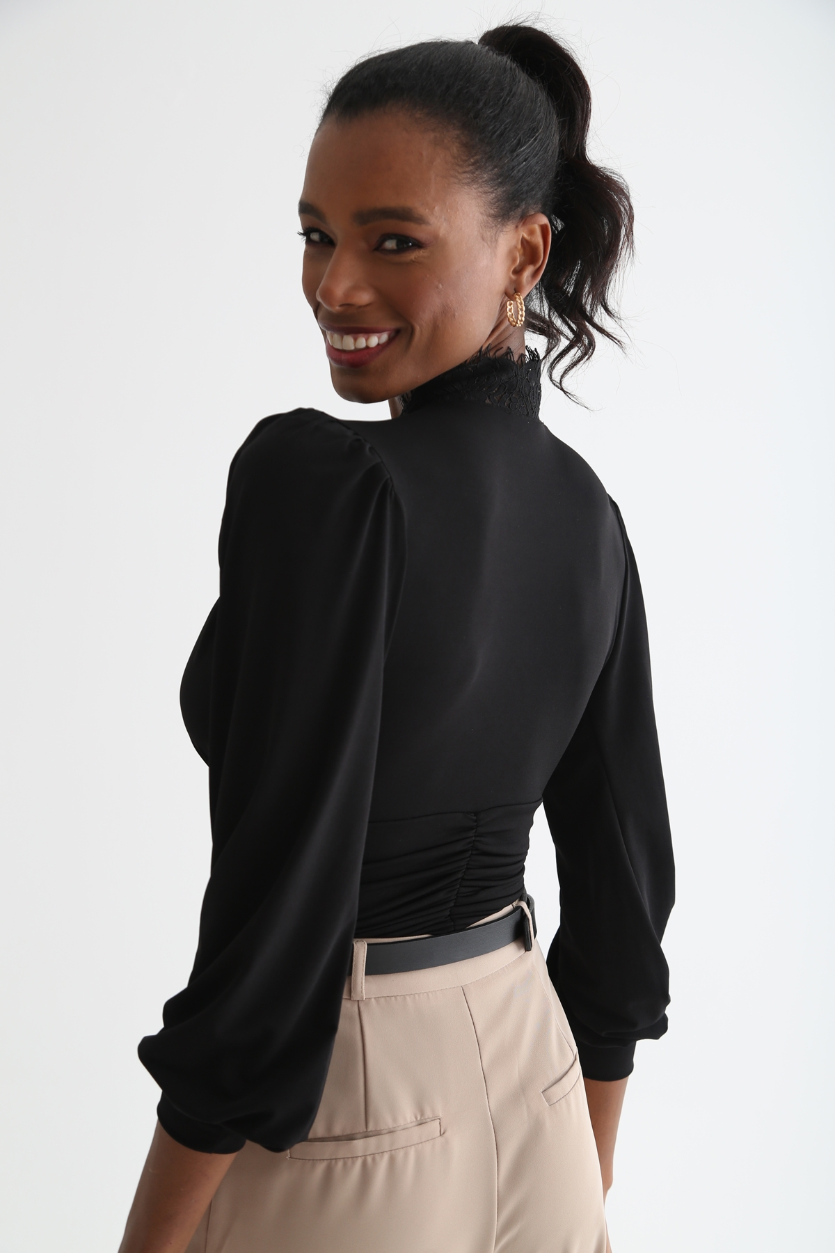 Siyah Dantel Detaylı Bodysuit 